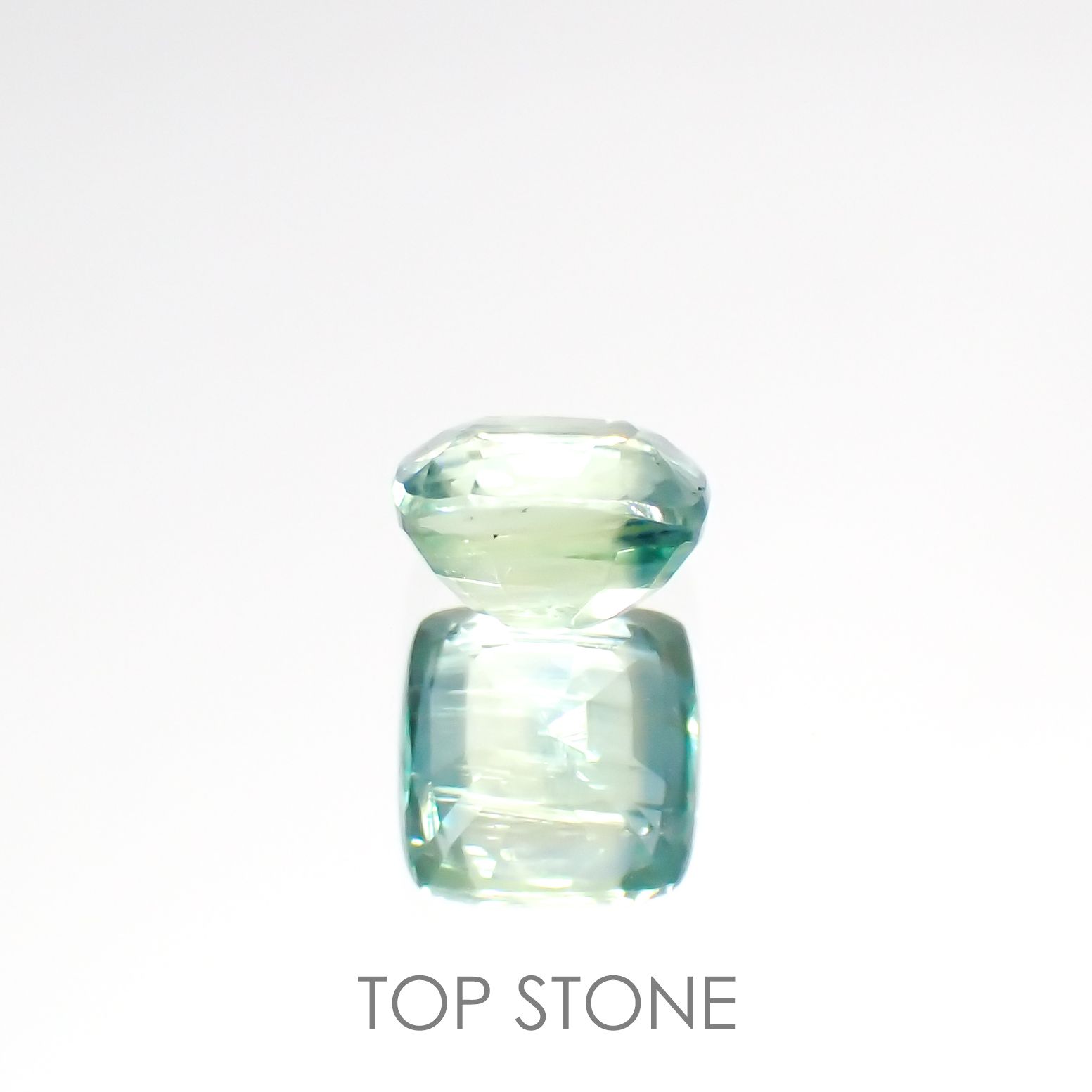 バイカラーカイヤナイト(宝石名カイヤナイト)ネパール産 1.44ct 識別済[220115373]6.1x6mm前後