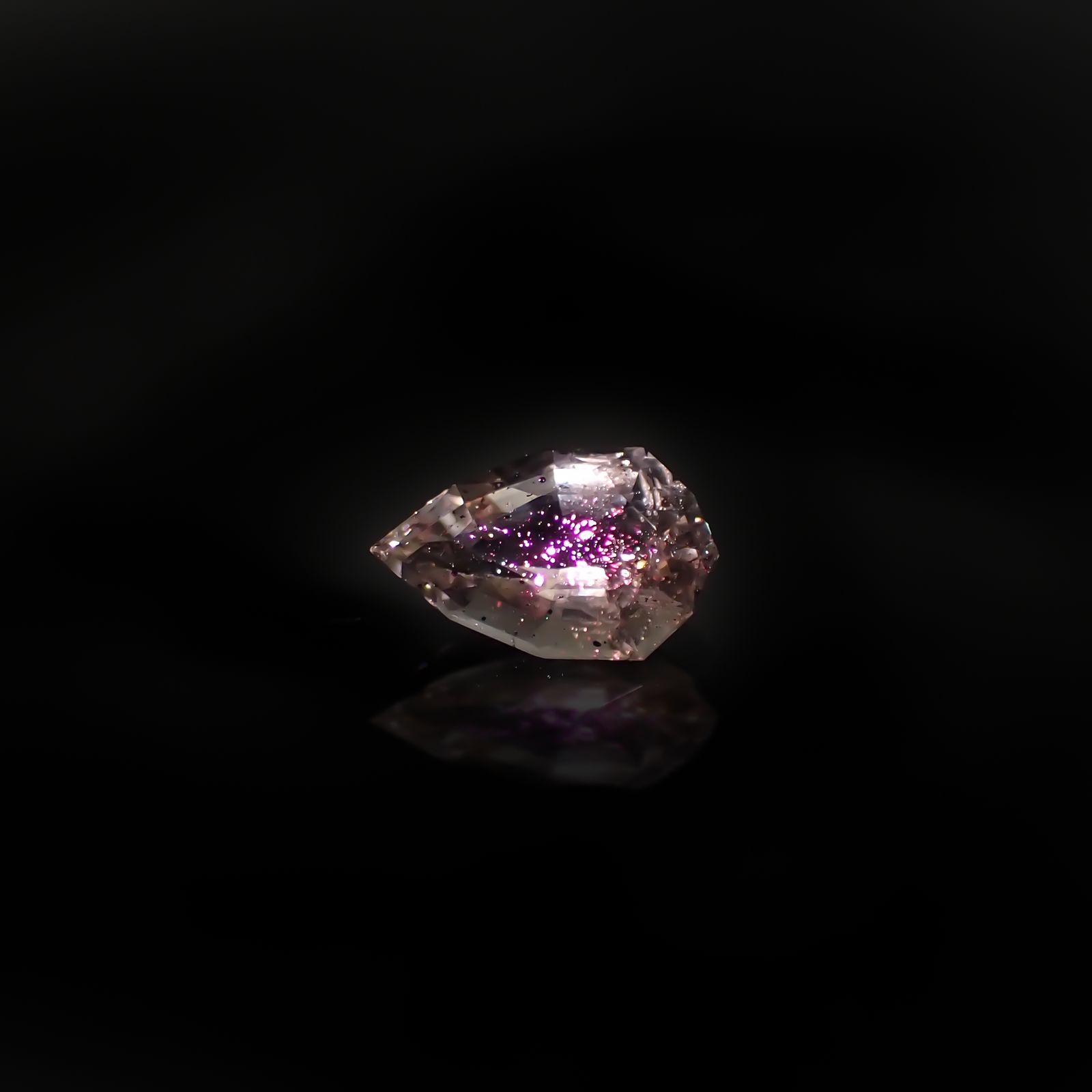 ◇カスタムカット◇ティンカーベルクォーツ ブラジル産 0.86ct[240125452]8.6x5.5mm前後