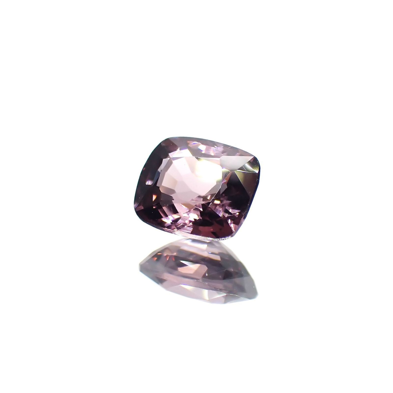 パープルスピネル(宝石名スピネル)ビルマ産 識別済 1.16ct / 6.7x5.7mm前後 [231124303]