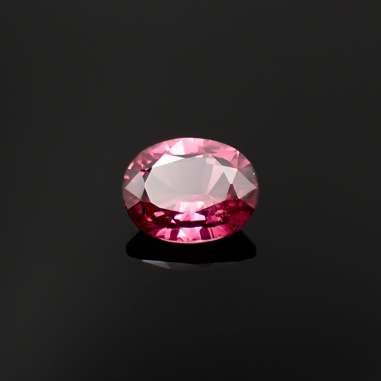 ピンクスピネル(宝石名スピネル)ビルマ/マダガスカル産 0.77ct 識別済[230421743]6.3x5.1mm前後