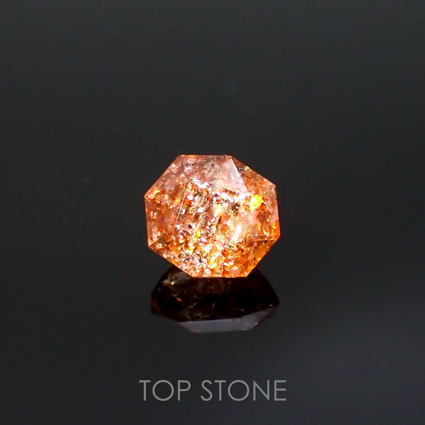 ◇オクタゴンカット◇イリュージョンサンストーン インド産 0.56ct[220115492]5.2x4.8mm前後