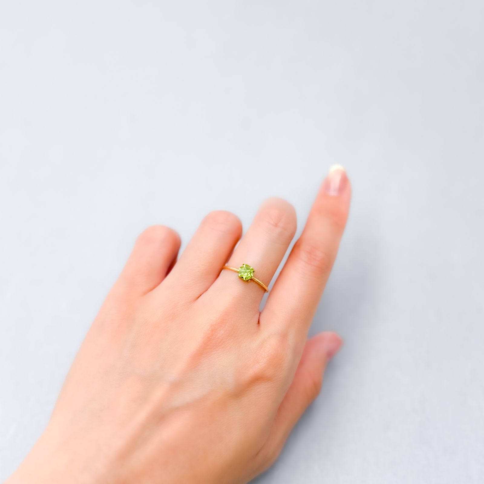 ◇ヘキサゴンカット◇ペリドット(宝石名ペリドット)アメリカ産 0.65ct 識別済[250330109]5x5mm前後