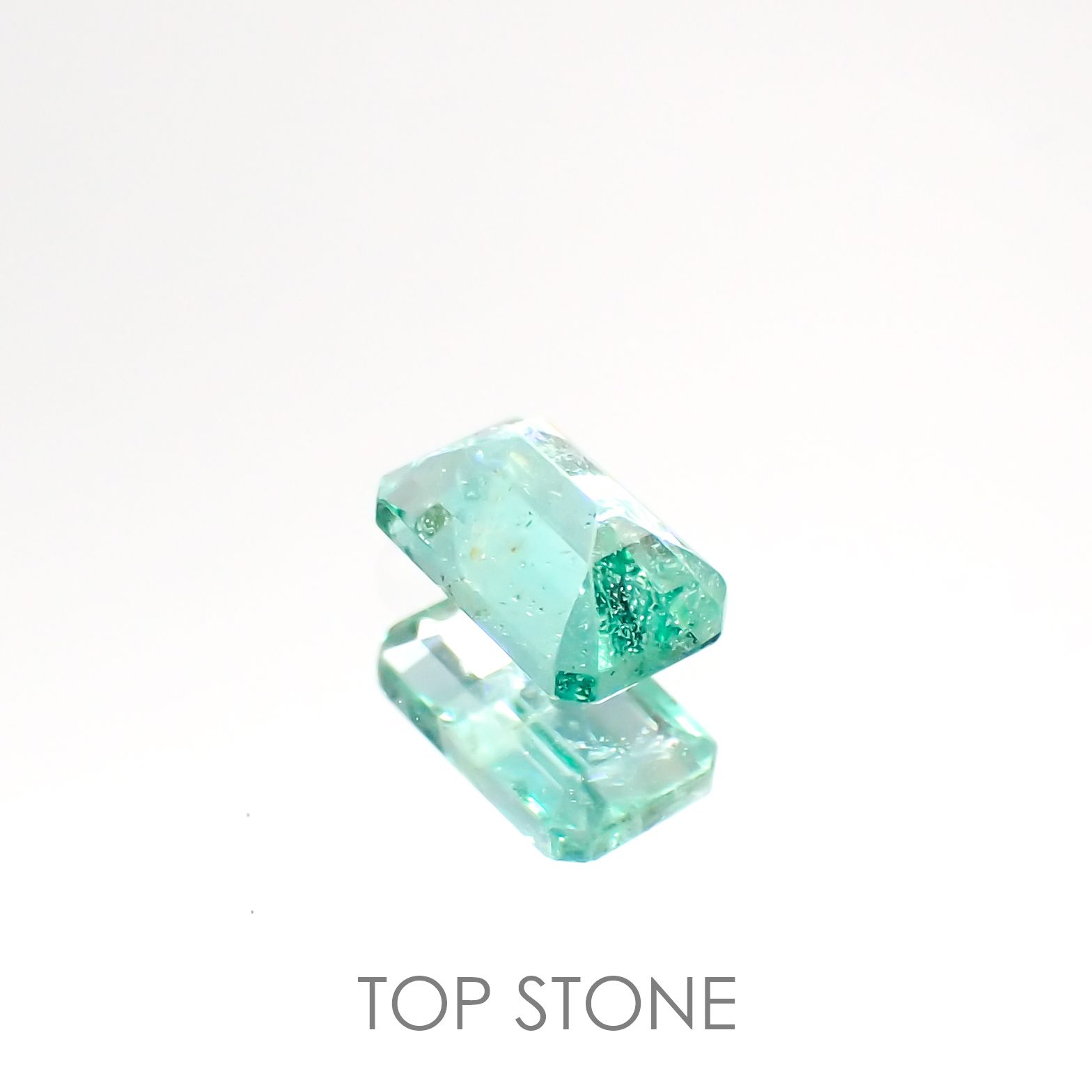 エメラルド(宝石名エメラルド) ザンビア産 0.27ct 識別済[210812996]4.9×3mm前後