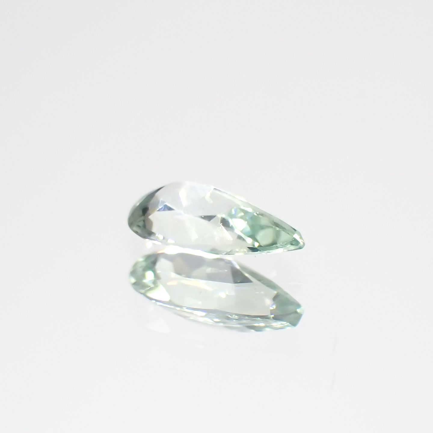 コーネルピン タンザニア産 0.12ct[231023859]4.8x2.5mm前後