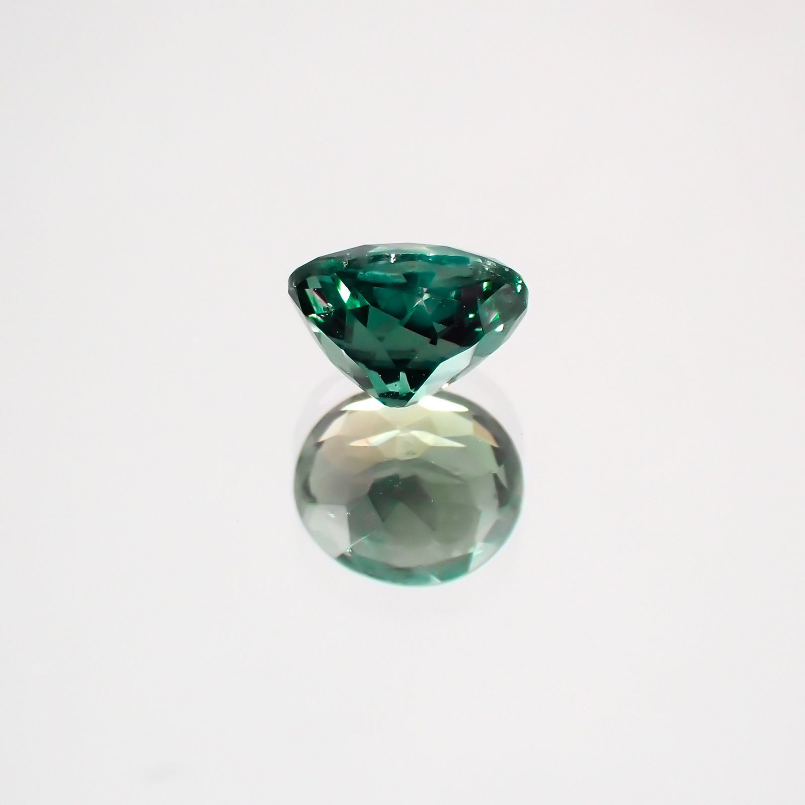 アレキサンドライト ブラジル産 ルース 0.58ct[210310315]5.1×4.4mm前後