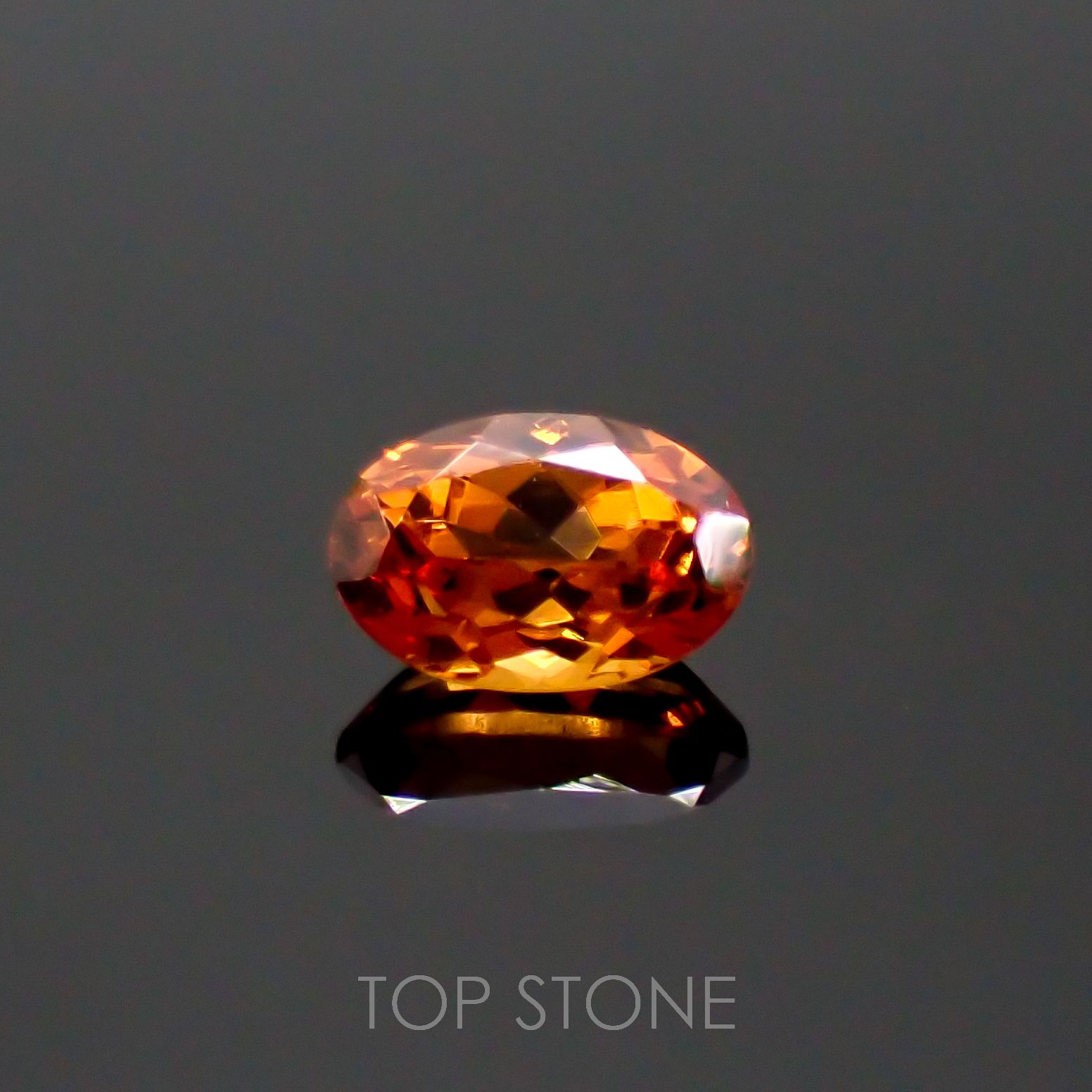 スペサルティンガーネット(宝石名ガーネット)タンザニア産 0.74ct 識別済[220817548]6.1x4.1mm前後