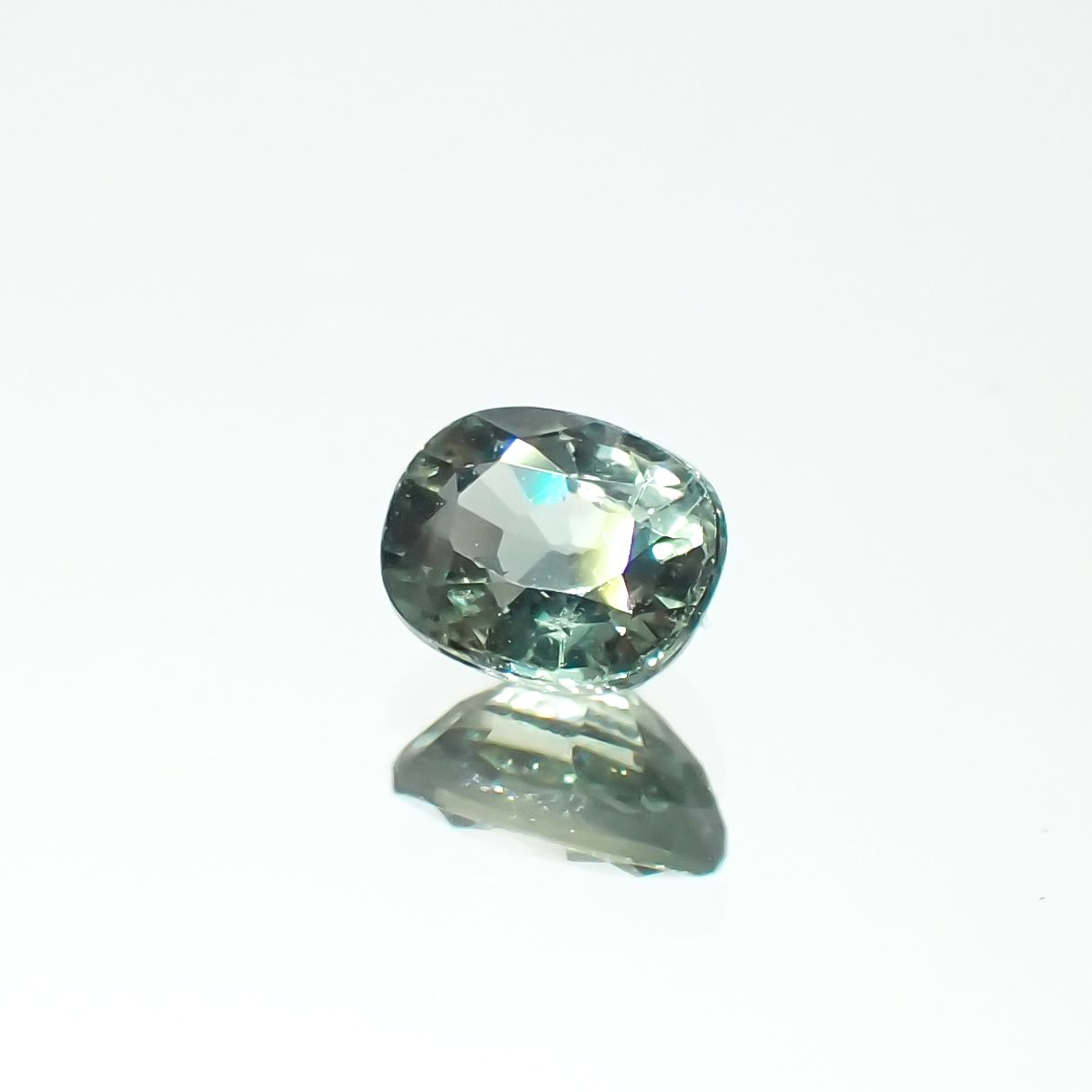 アレキサンドライト(宝石名アレキサンドライト)タンザニア産 0.31ct 識別済[230321349]4.2x3.1mm前後