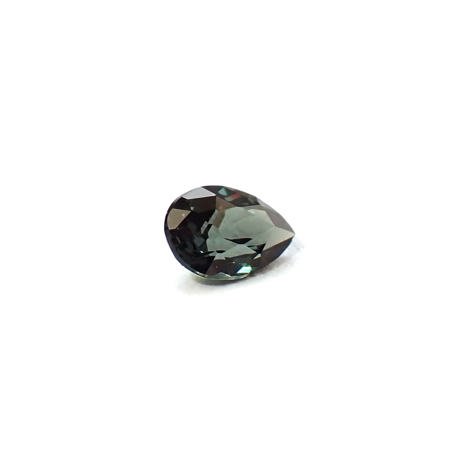 ベキリーブルーガーネット（カラーチェンジガーネット アレキタイプ） マダガスカル・ベキリー産 0.14ct / 3.8x2.7mm前後 [260732455]