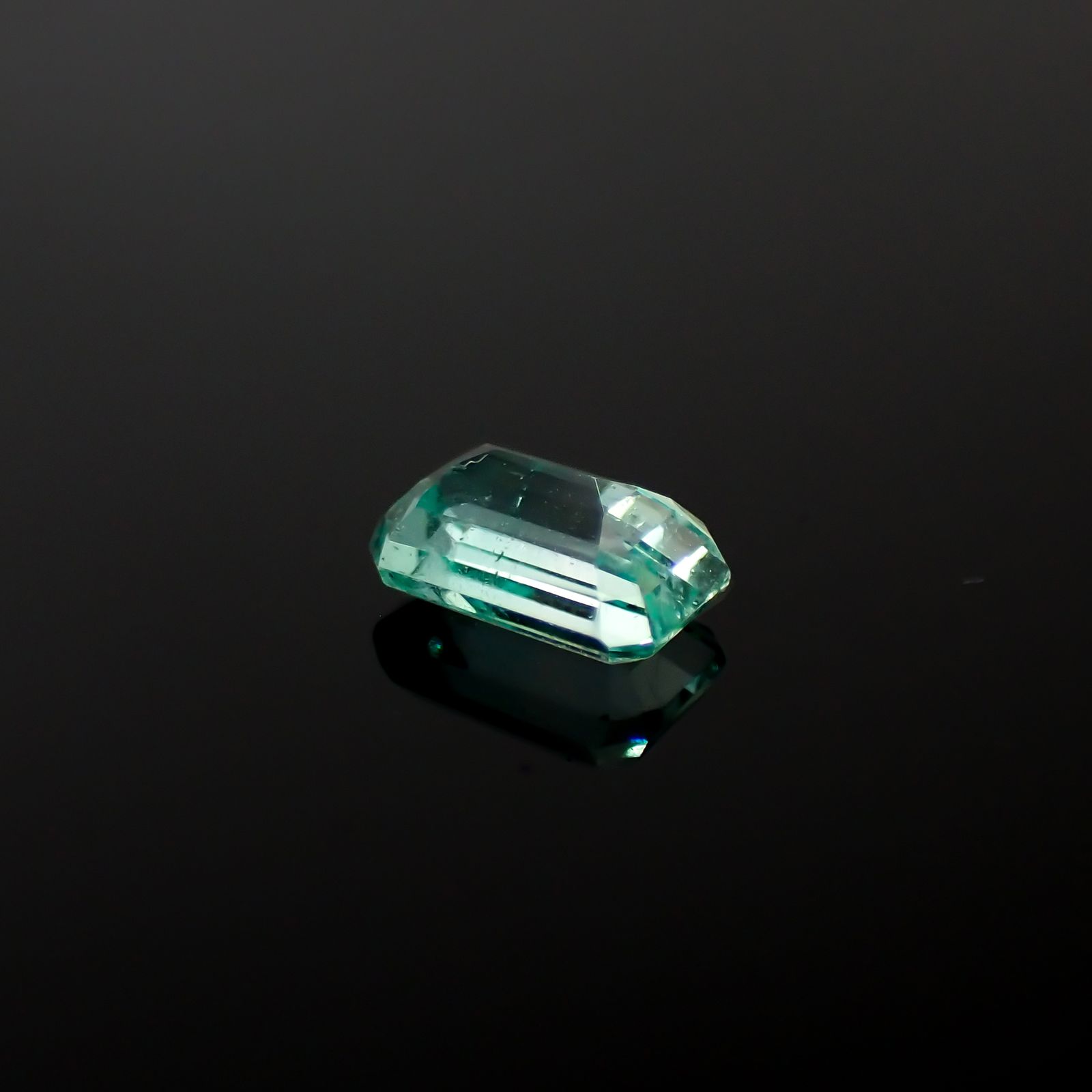 パステルカラーエメラルド コロンビア産 0.49ct[240225961]5.7x3.6mm前後