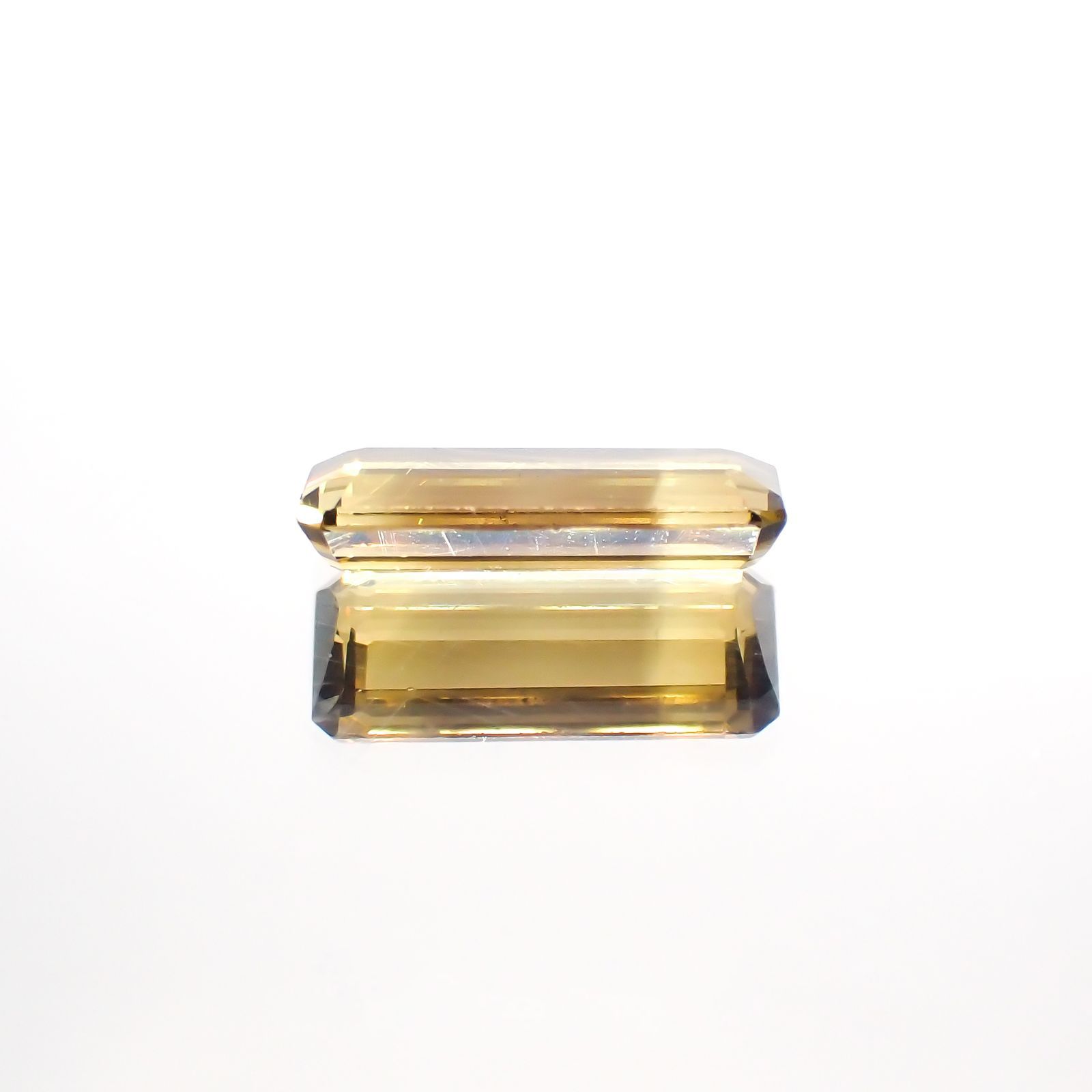 バイカラークリソベリル(宝石名バイカラー・クリソベリル)マダガスカル産 0.80ct 識別済[220114196]8.5x3.6mm前後