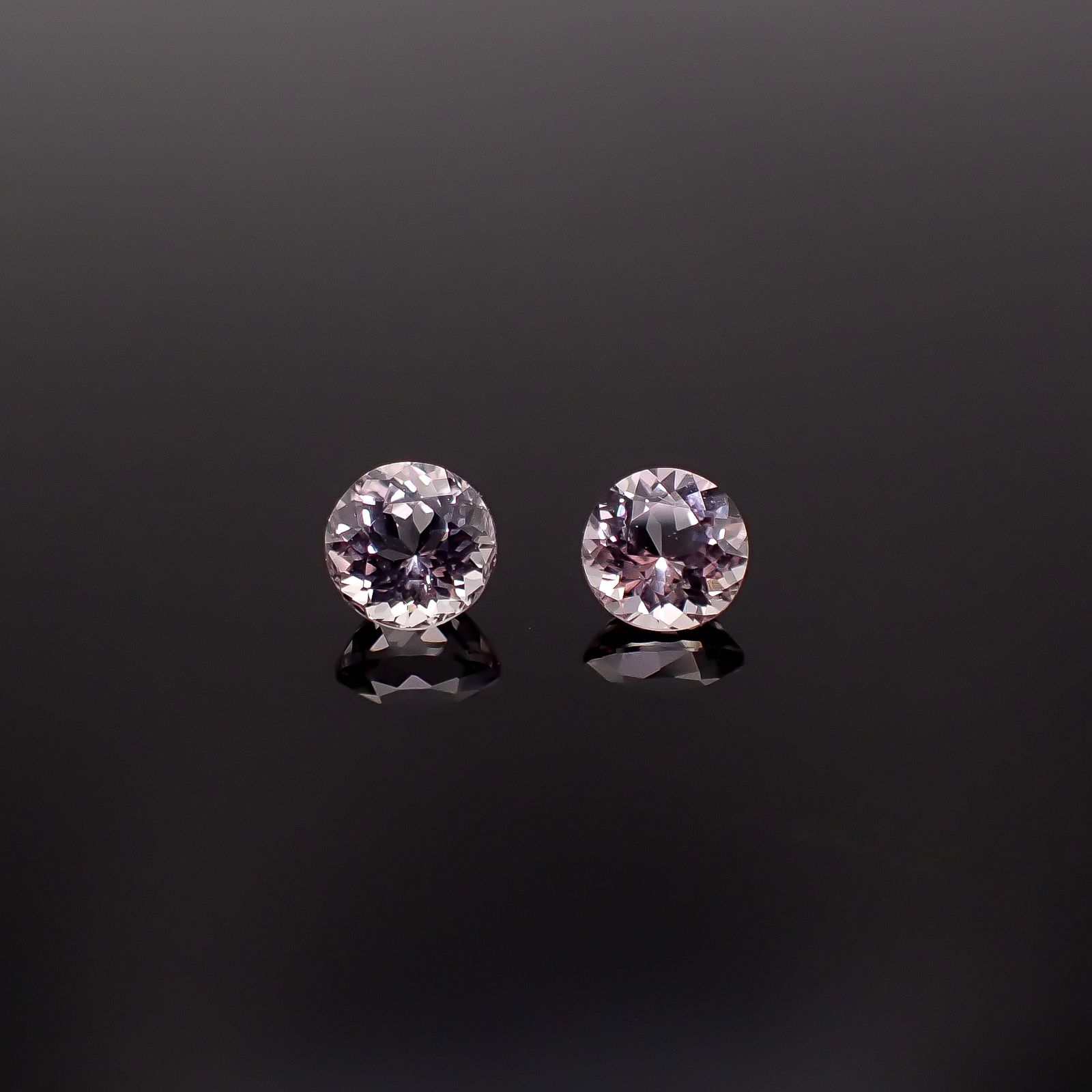 ◇ペアセット◇モルガナイト ブラジル産 0.81ct(2pcs合計) / 4.6-4.7x4.6-4.7mm前後 [260431958]