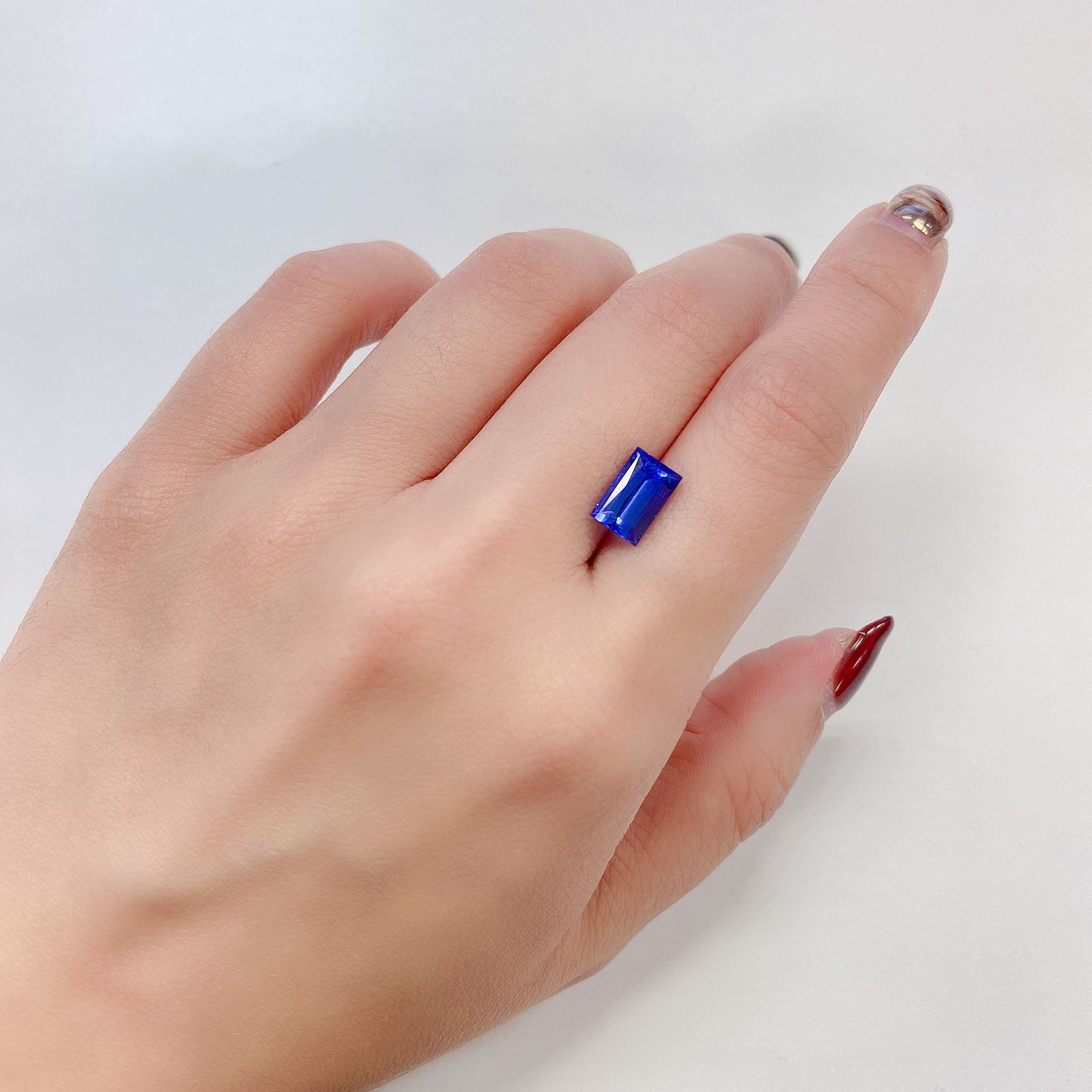 タンザナイト(宝石名タンザナイト) タンザニア産 2.345ct ソ付(彩珠)[20062541]8.9×5.8mm前後