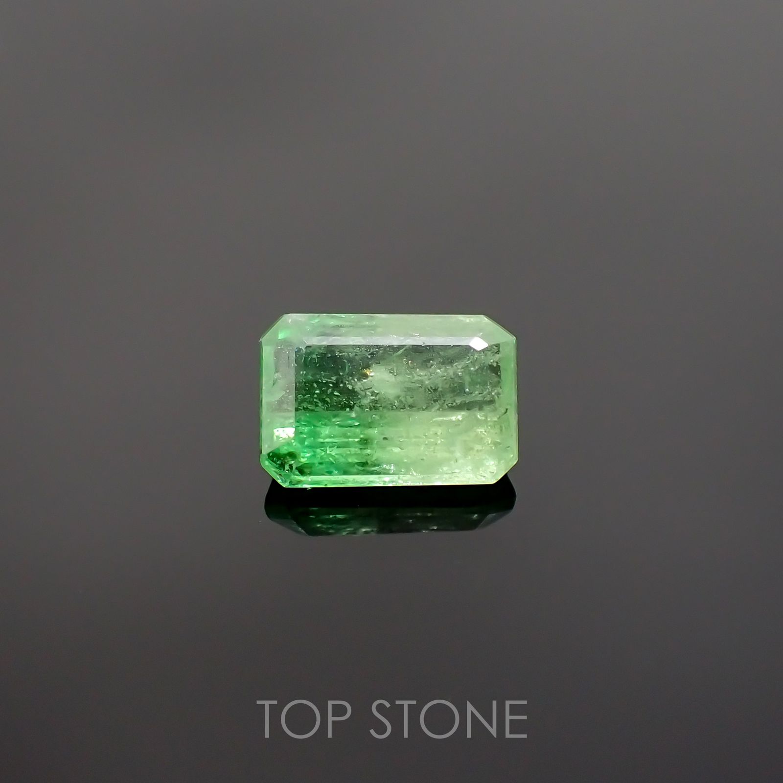 バイカラーツァボライト(宝石名グリーン グロッシュラー・ガーネット) タンザニア産 1.26ct 識別済[210711918]7.2×5mm前後