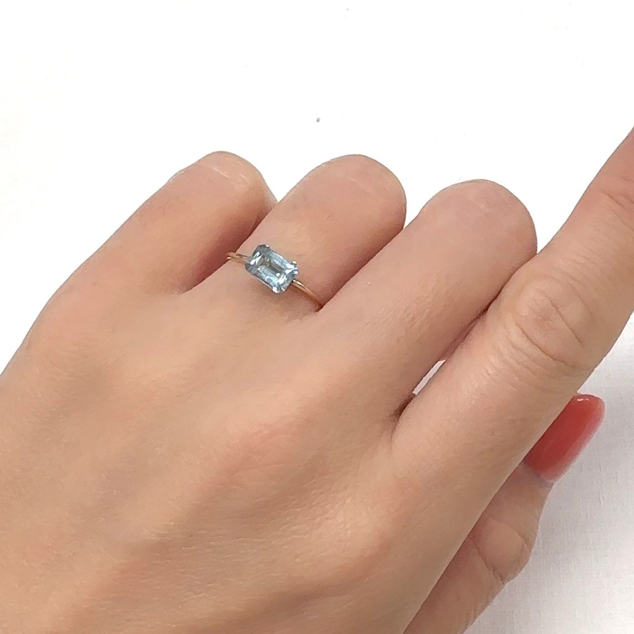 アパタイト フルオレッセンス ジンバブエ産 0.86ct[240929096]6.8x4.6mm前後