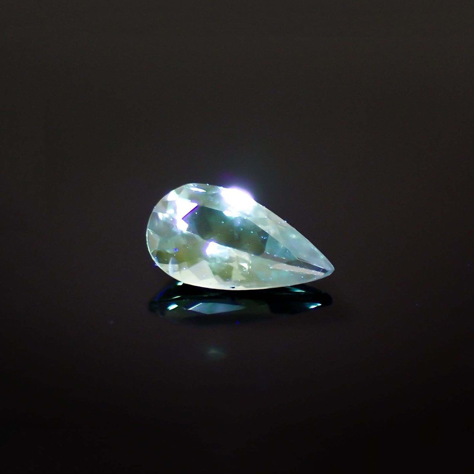 ブルーグリーンコーネルピン(宝石名コーネルピン)タンザニア産 識別済 0.20ct / 5.3x2.9mm前後 [251019244]