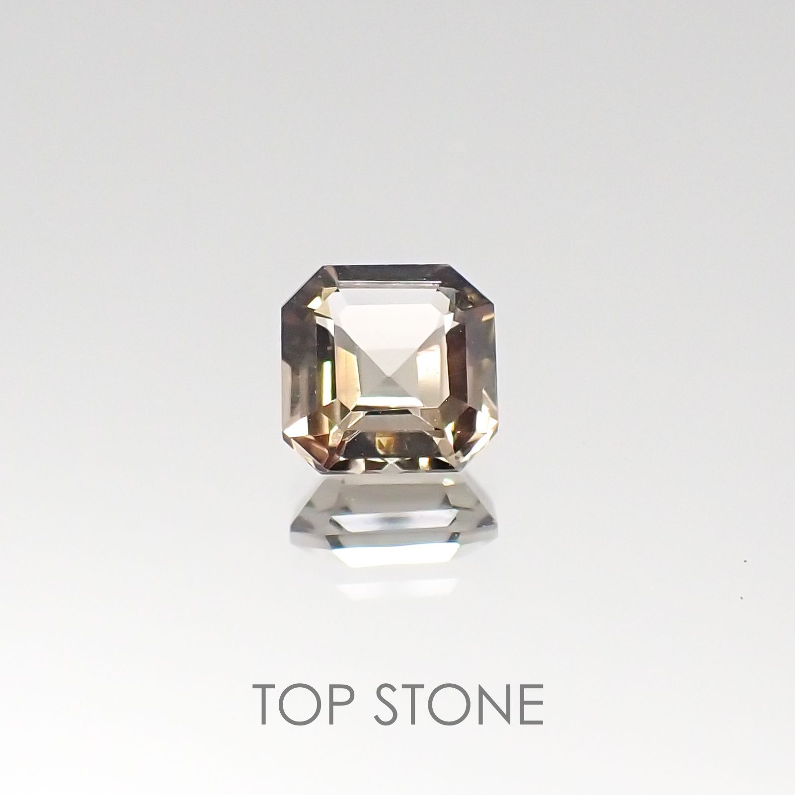 シャンパンカラートルマリン(宝石名トルマリン) ブラジル産 0.63ct 識別済[20095683]5.1×5.1mm前後