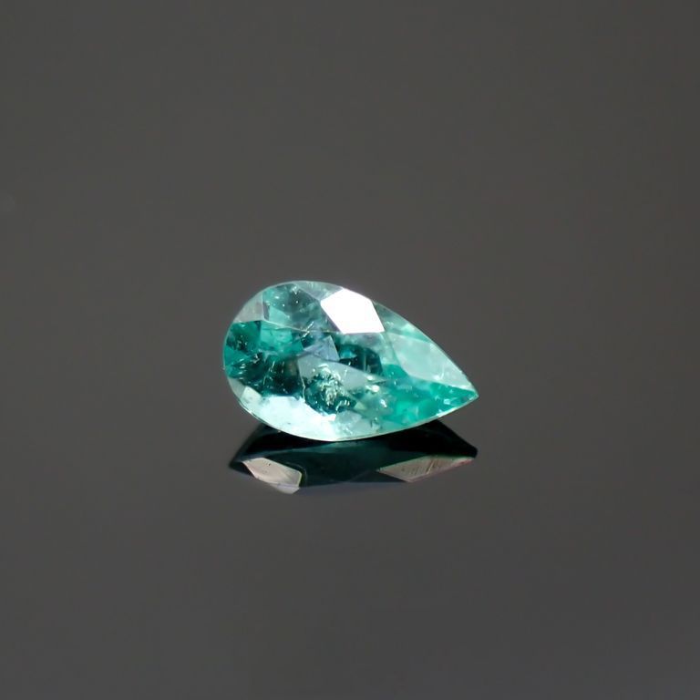 パライバトルマリン(宝石名トルマリン/別名パライバ・トルマリン)ブラジル・パライバ州バターリャ鉱山産 0.054ct 識別済[220114909]3.3x2mm前後