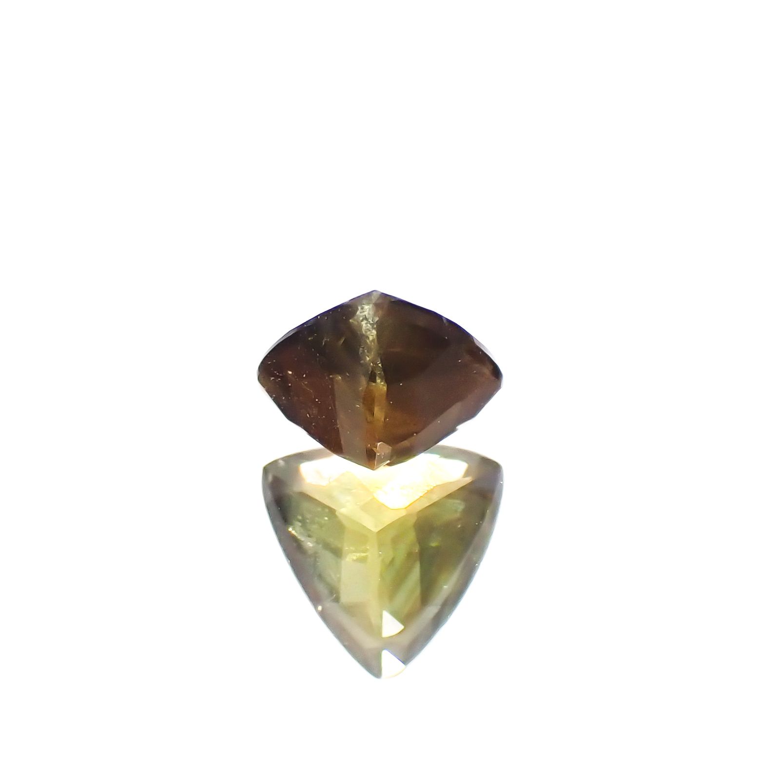 ゴールドシーンサファイア 非加熱(宝石名シーン・サファイア)ケニア産 0.57ct 識別済[231023910]5.1x5mm前後