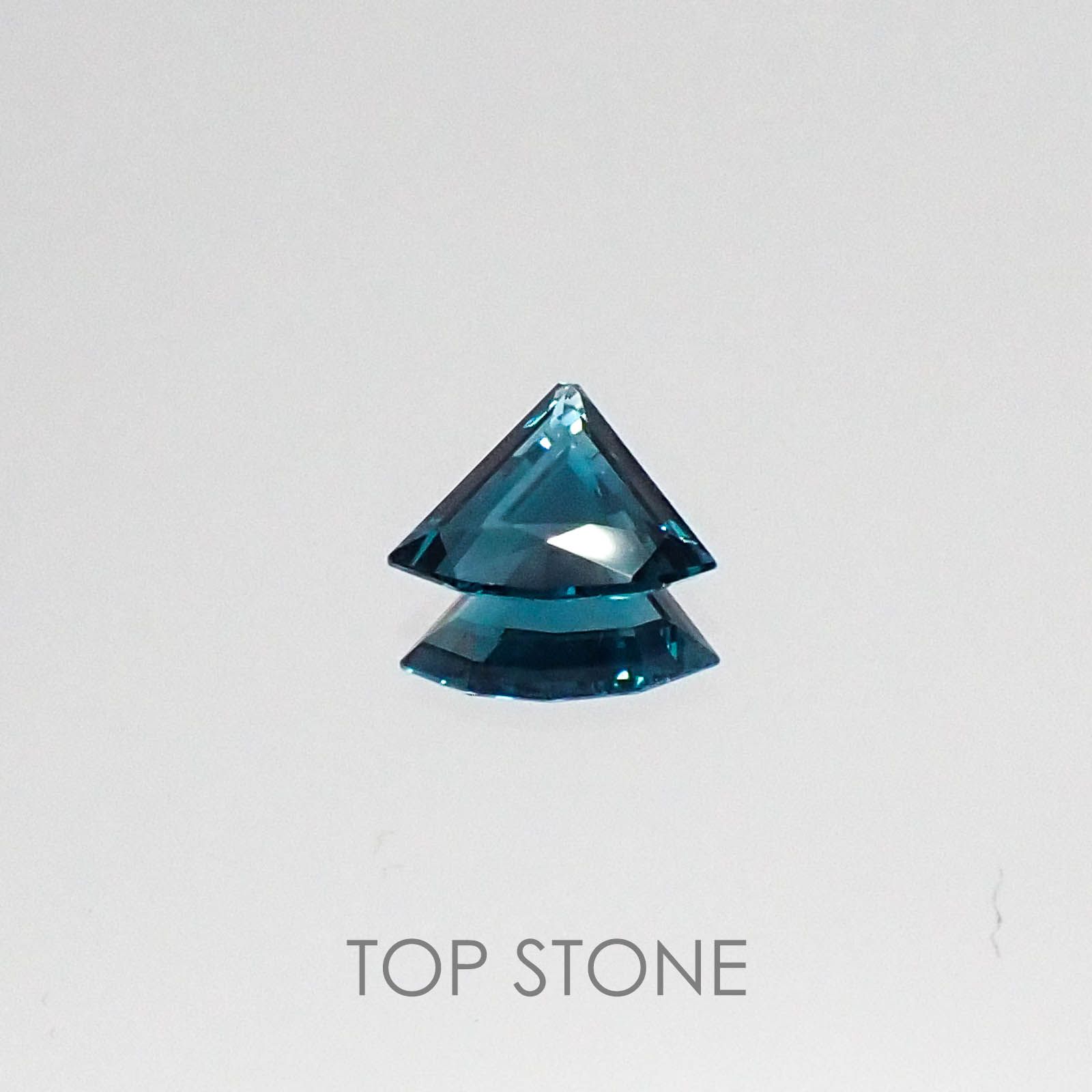 インディゴライト ブラジル産 ルース ソーティング付き 0.94ct[20073909]8.2×8.5mm前後