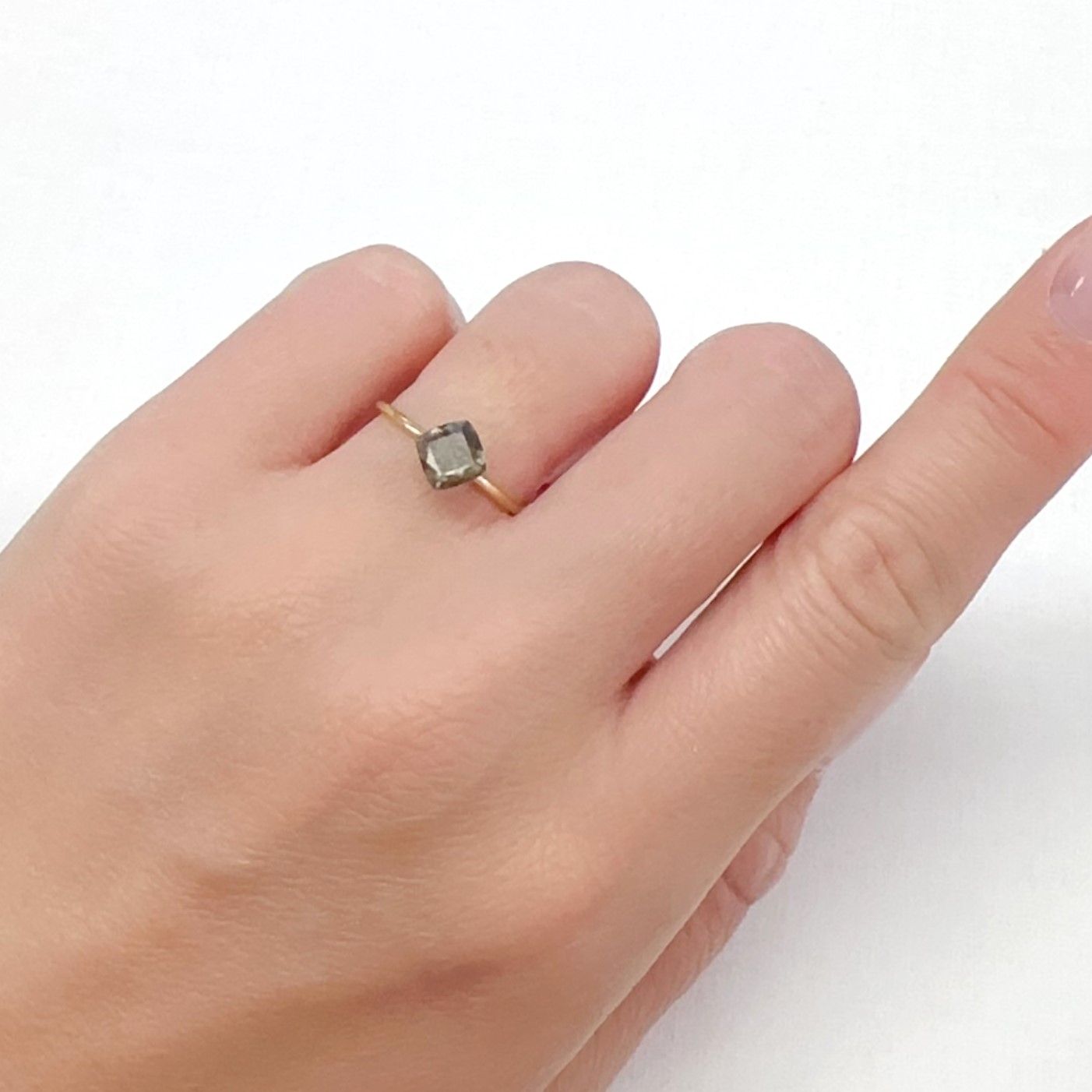 アベンチュリンアクアマリン ナイジェリア産 0.73ct[240226033]5.6x5.6mm前後