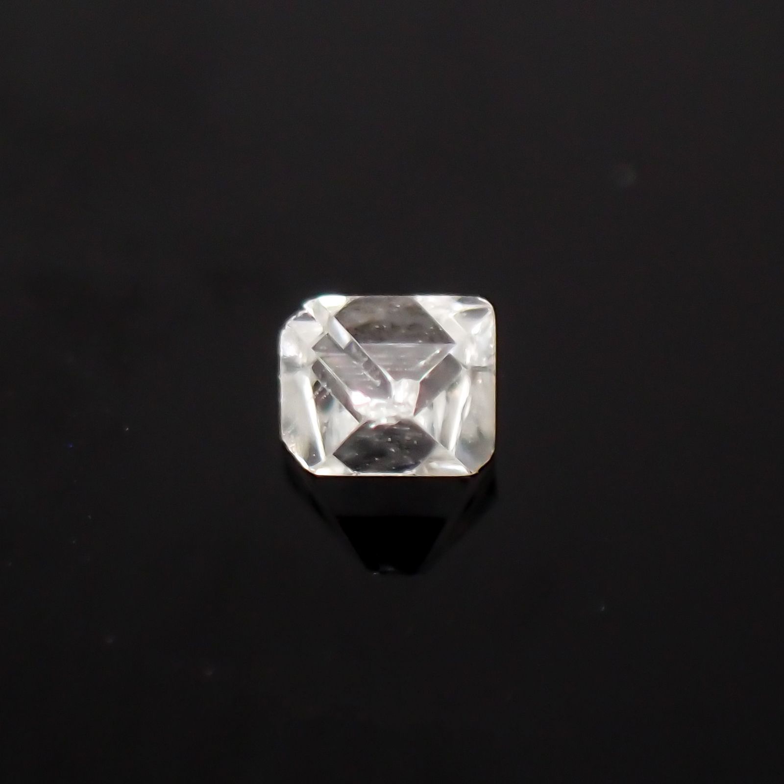 ソーヤブルダイヤモンド(宝石名ダイアモンド) ロシア産 原石・結晶 0.046ct 識別済[210410548]2.3×2.2mm前後