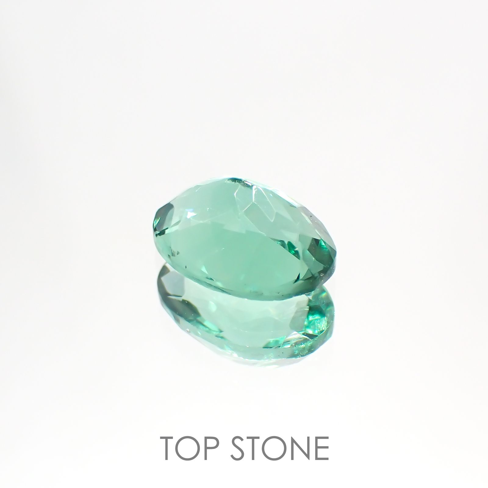 フローライト フルオレッセンス(宝石名フルオライト)イギリス・ロジャリー鉱山産 2.12ct 識別済[211113775]9.6x6.9mm前後