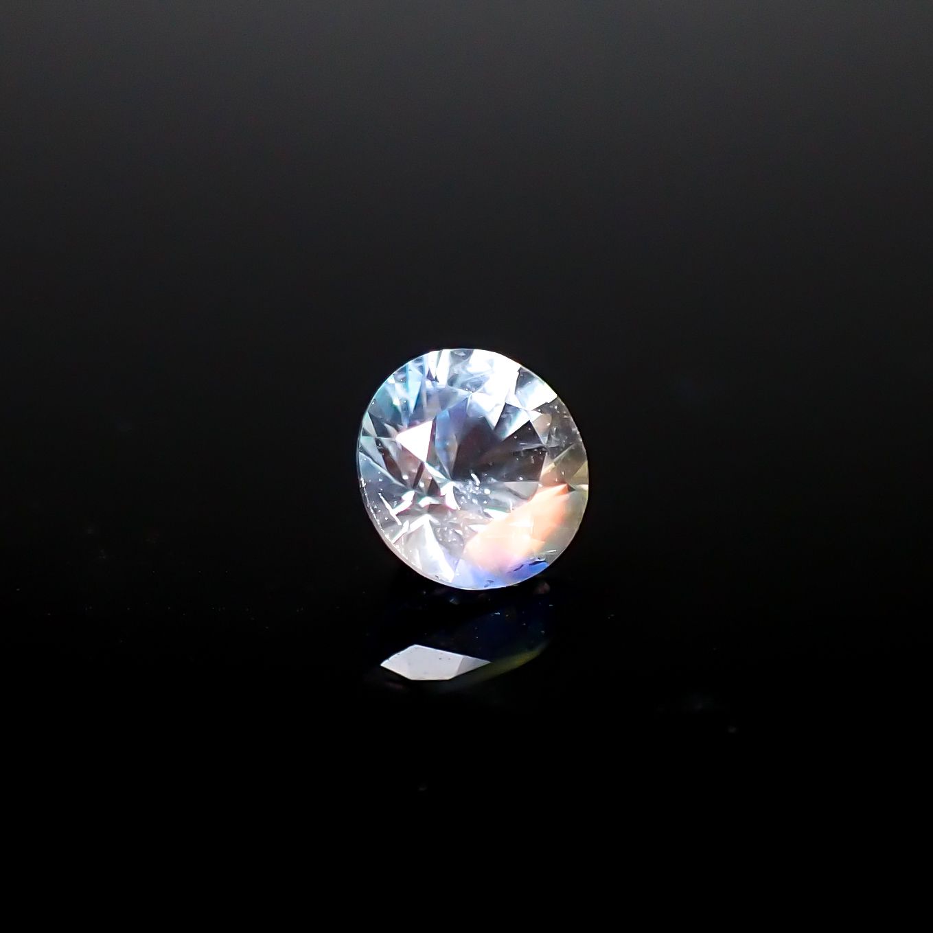 レインボームーンストーン(宝石名ラブラドライト)マダガスカル産 0.32ct 識別済[250129796]4.5x4.5mm前後