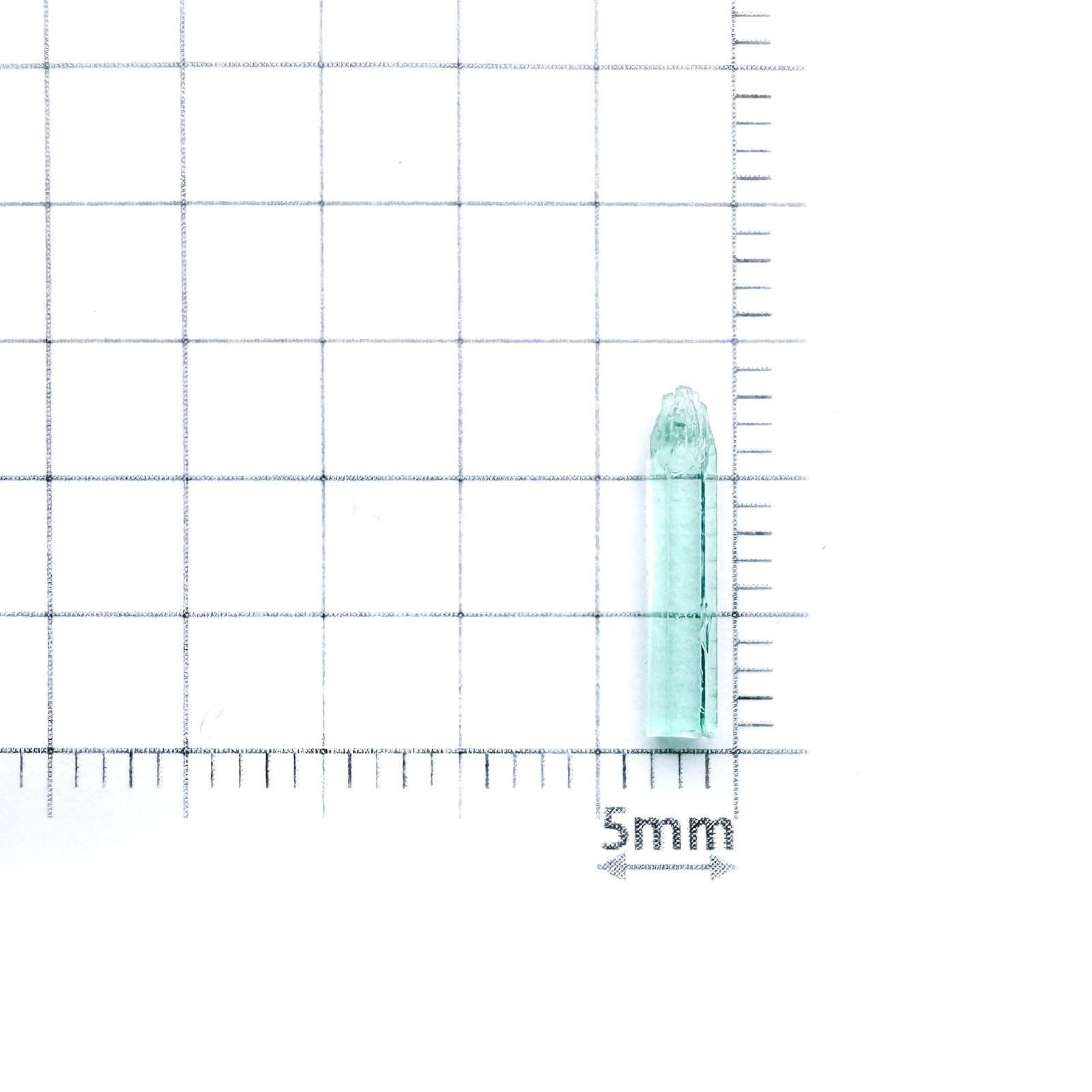 ミントベリル柱状結晶 原石 ナイジェリア産 0.55ct / 12.6x2.3mm前後 [251231423]