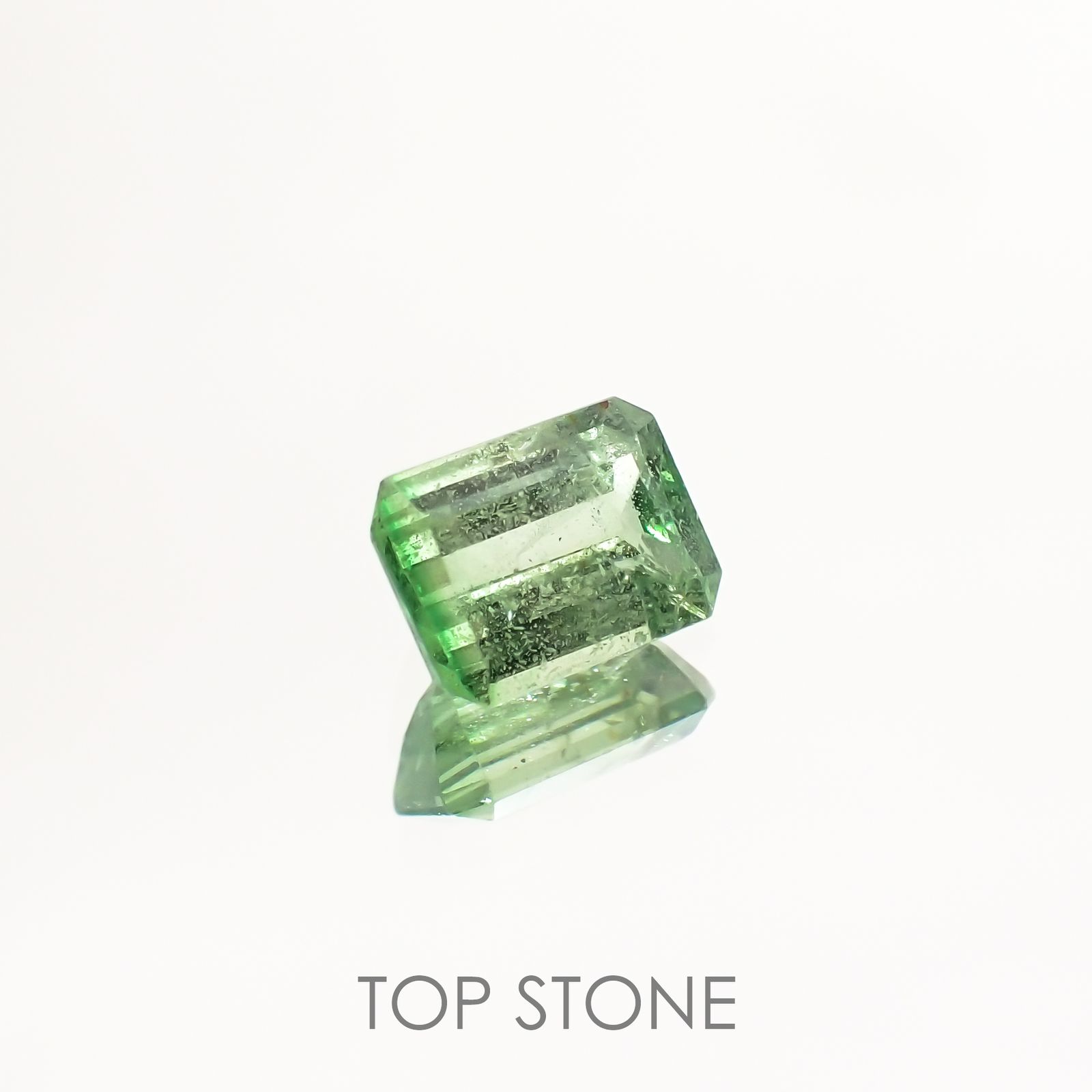バイカラーツァボライト(宝石名グリーン グロッシュラー・ガーネット) タンザニア産 1.12ct 識別済[210711914]6.6×5mm前後