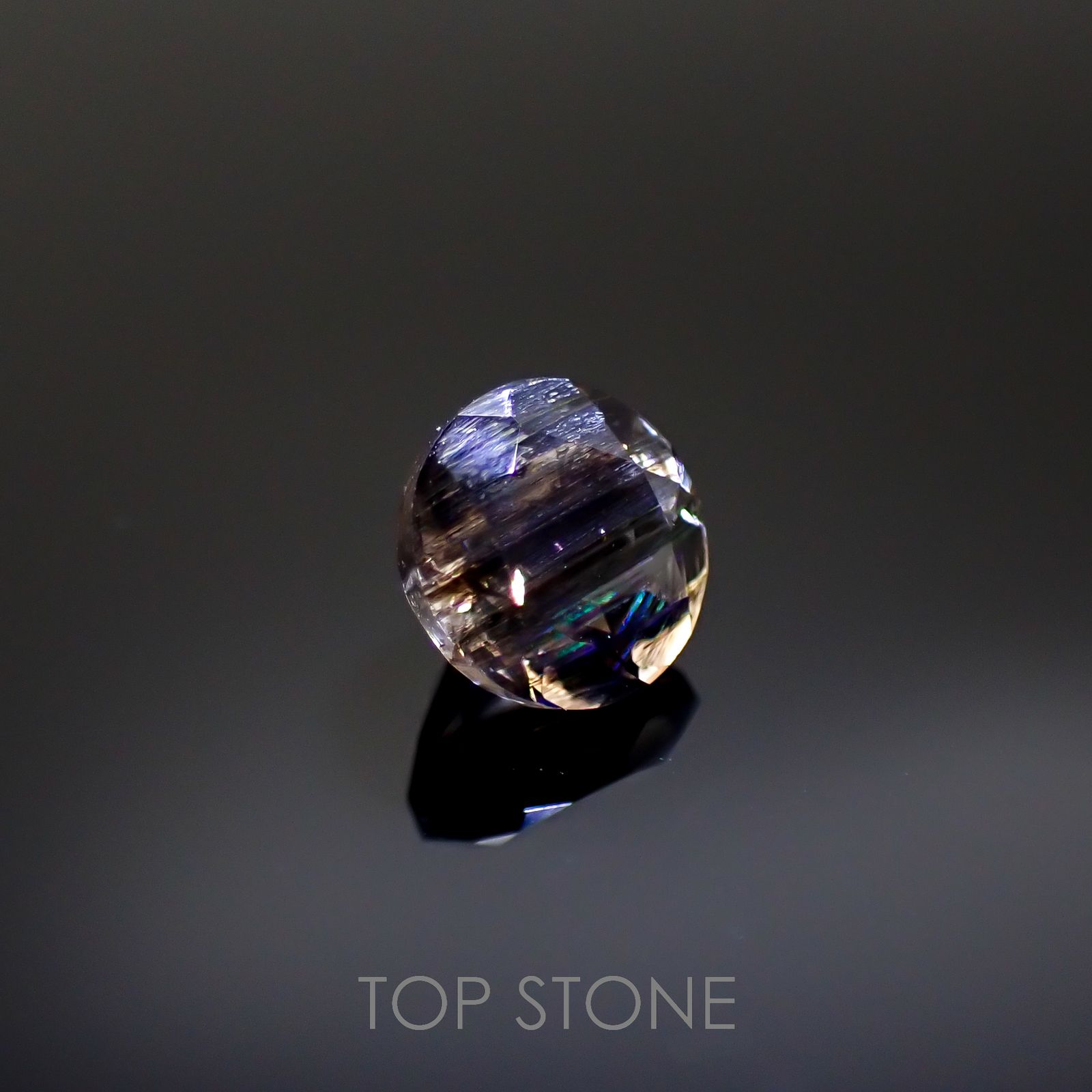 レインボースキャポライト ブラジル産 0.88ct[220817522]6x5.9mm前後
