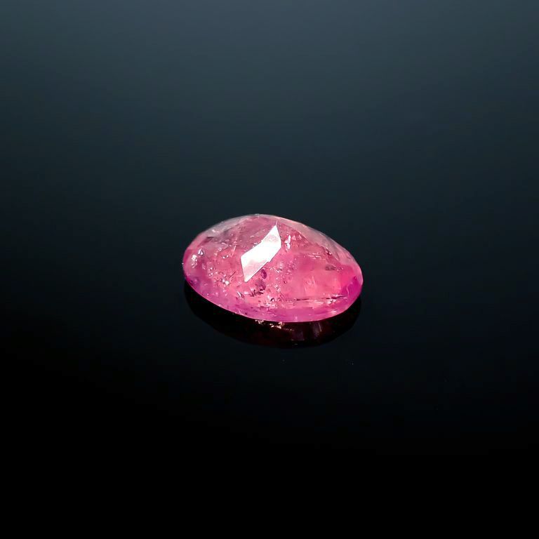 ペツォッタイト(ラズベリル)(宝石名ペツォッタイト)マダガスカル産 4.145ct ソ付(彩珠)[241029299]12.5x9.5mm前後