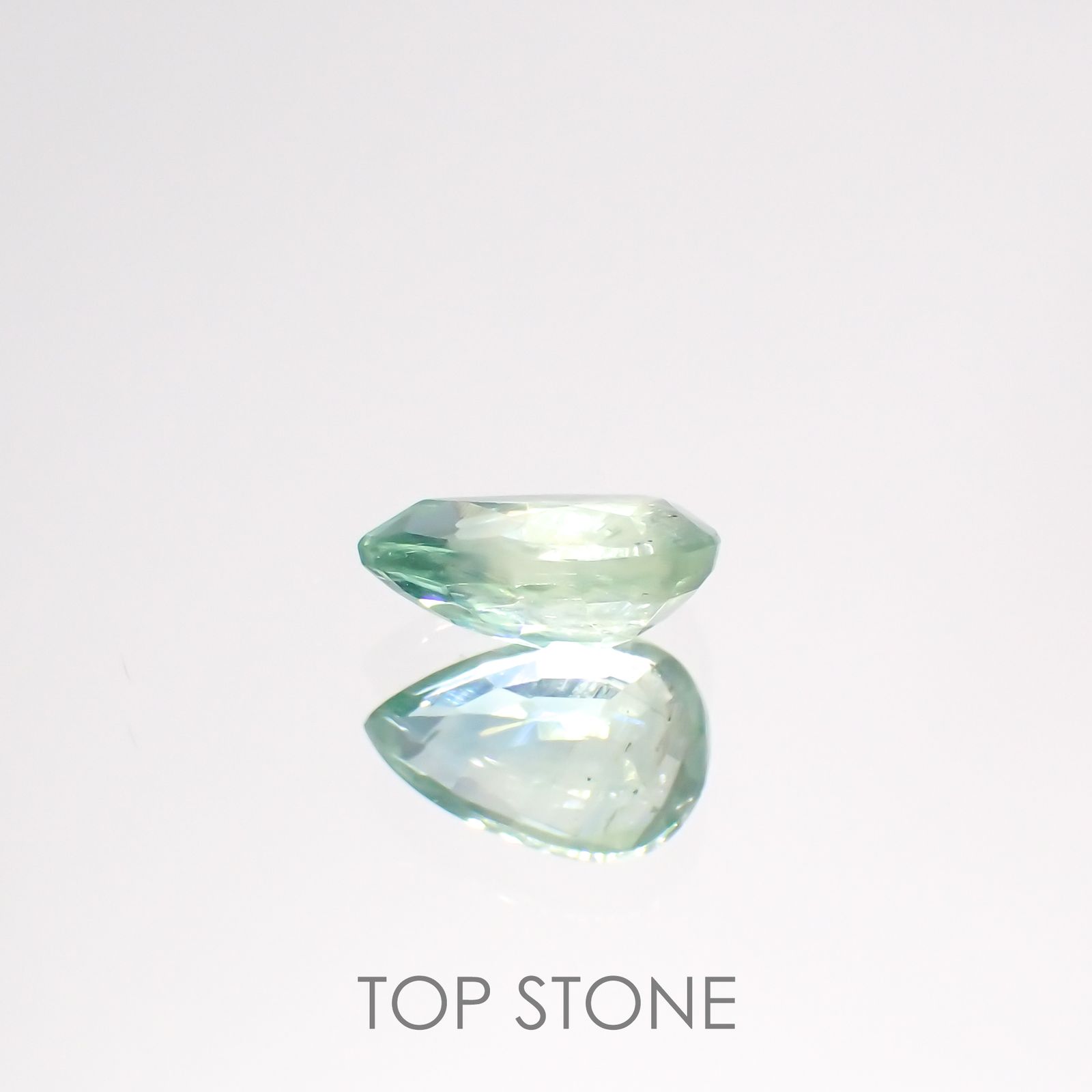 バイカラーカイヤナイト(宝石名カイヤナイト)ネパール産 0.93ct 識別済[220115367]7.4x5mm前後
