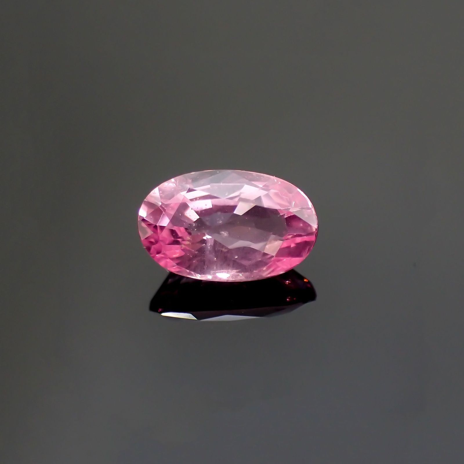 ピンクスピネル(宝石名ピンク・スピネル)タンザニア産 ソ付(彩珠) 1.246ct / 8.1x5.2mm前後 [231124091]