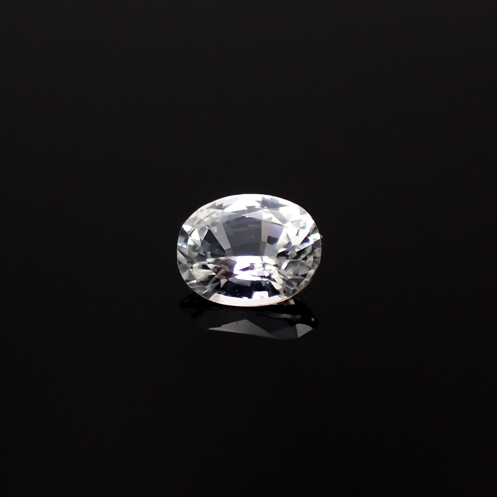 カラーレスサファイア スリランカ産 0.43ct[240527481]5.1x4mm前後 