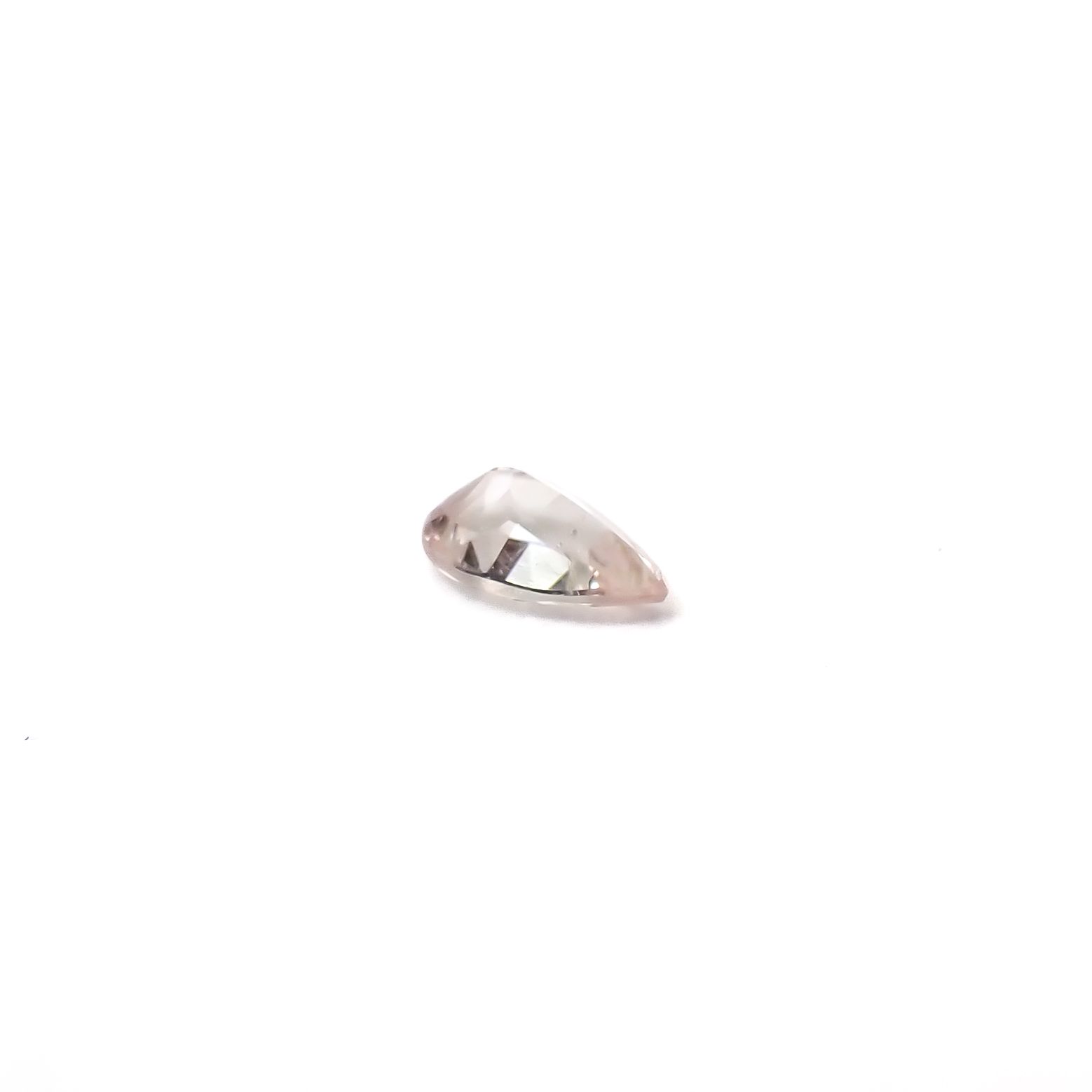 ピンクユークレース(宝石名ピンク・ユークレース)ブラジル産 ソ付(彩珠) 0.110ct / 4.2x2.6mm前後 [260532231]