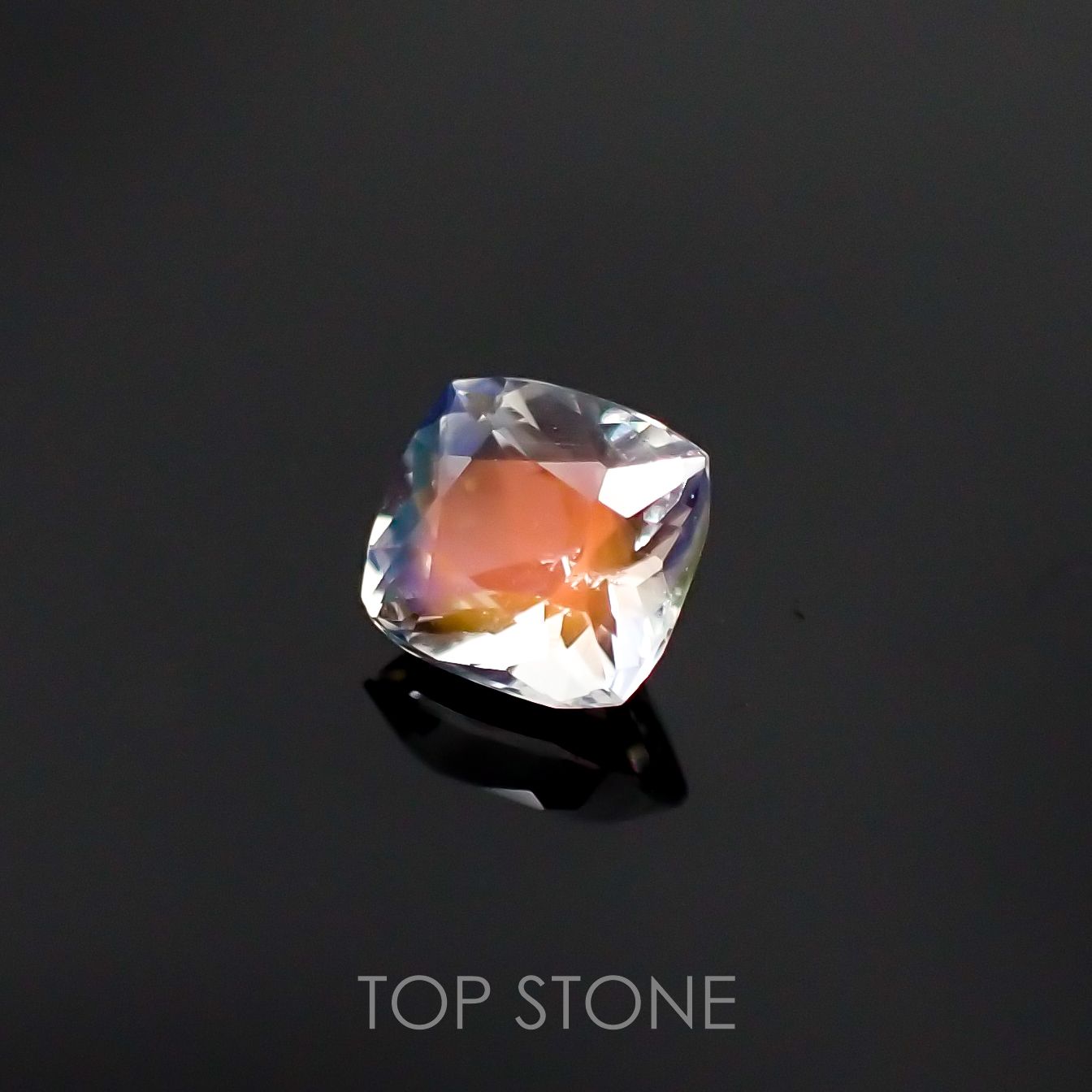 レインボームーンストーン(アンデシンラブラドライト) マダガスカル産 ルース 0.36ct[210611269]4.5×4.2mm前後