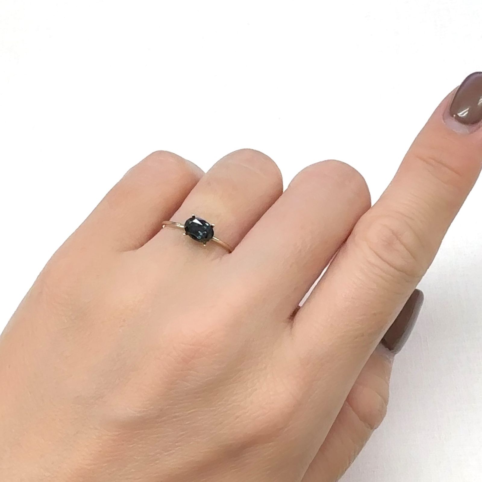 ベキリーブルーガーネット（カラーチェンジガーネット アレキタイプ） マダガスカル・ベキリー産 0.75ct [241029378]6.5x4.5mm前後