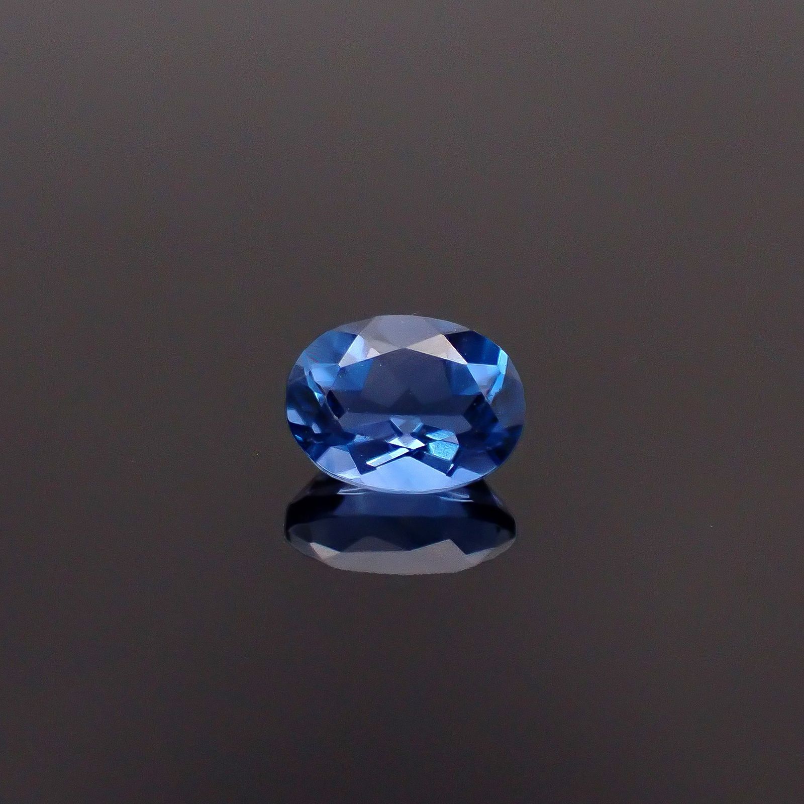 カラーチェンジフローライト ブラジル産 1.61ct / 8.1x6.1mm前後 [250530452]