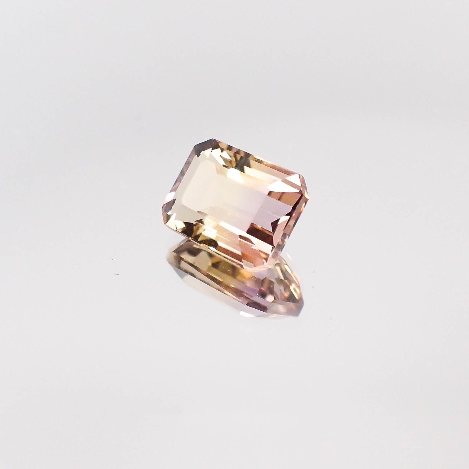 アメトリン(宝石名バイカラー・クォーツ/別名アメトリン)ボリビア産 1.59ct 識別済[231023881]8x6.1mm前後