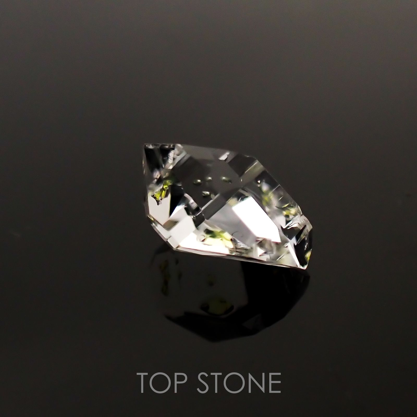 オイルインクォーツ パキスタン産 原石・結晶 2.21ct[210611079]10.4×7.2mm前後