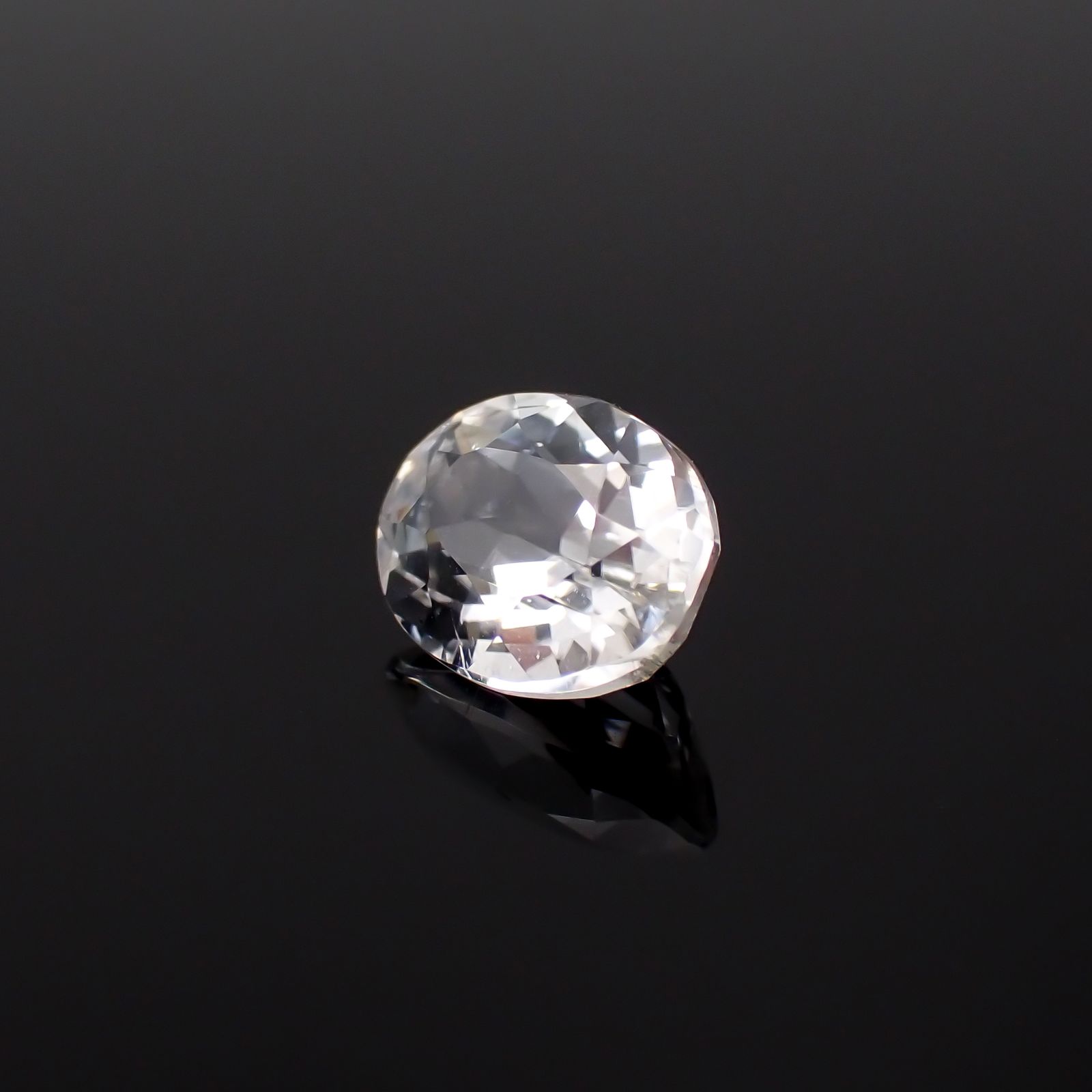 カラーレススポジュミン(宝石名ホワイト・スポジュミン)ブラジル産 1.37ct 識別済[231023803]7.8x6mm前後