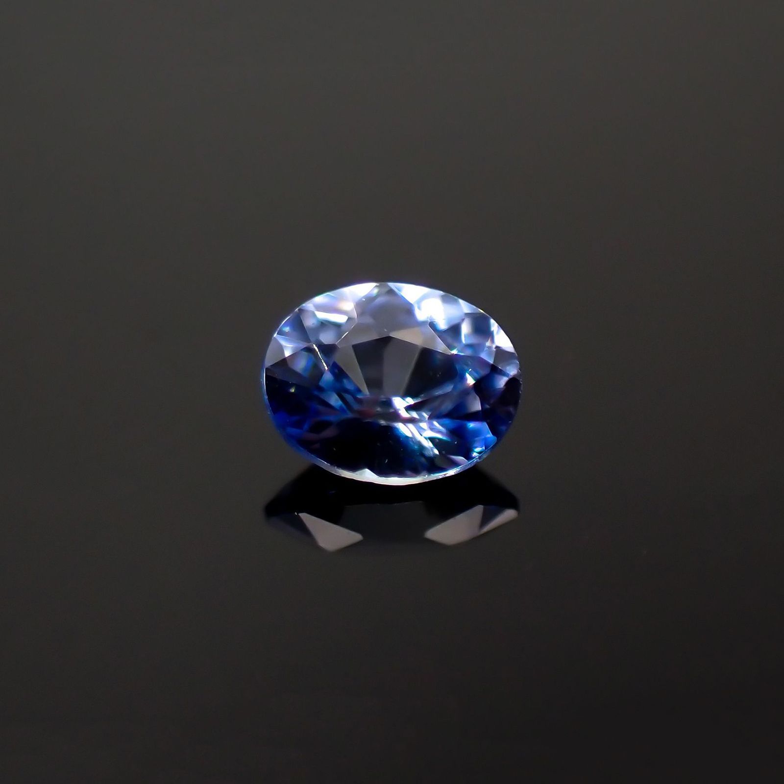 ベニトアイト アメリカ・カリフォルニア州産 0.044ct [221118982]2.5x2mm前後