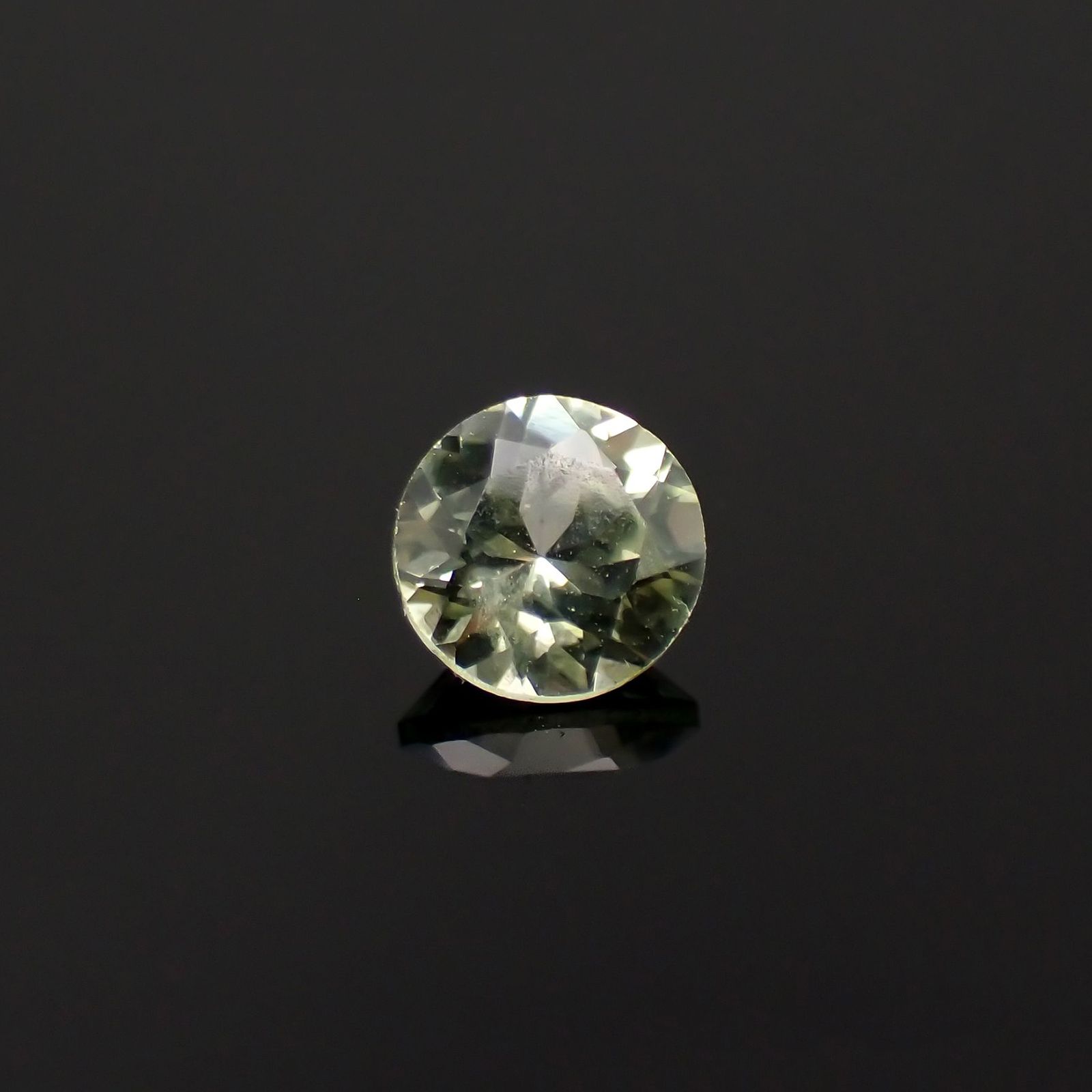 モンタナサファイア(宝石名サファイア)アメリカ・モンタナ州産 0.48ct 識別済[230321284]4.6x4.6mm前後