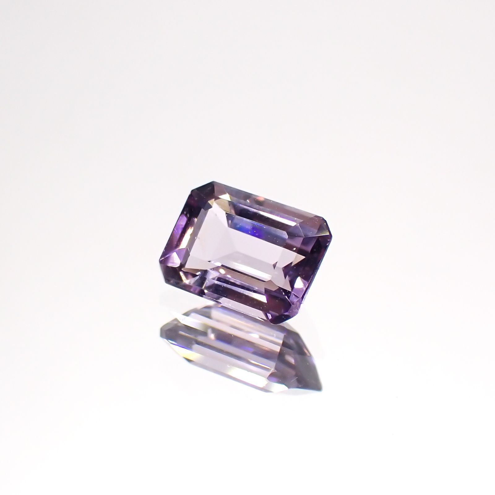 マリアライト フルオレッセンス(宝石名パープル・スキャポライト)スリランカ産 0.66ct 識別済[220114879]6.2x4.5mm前後