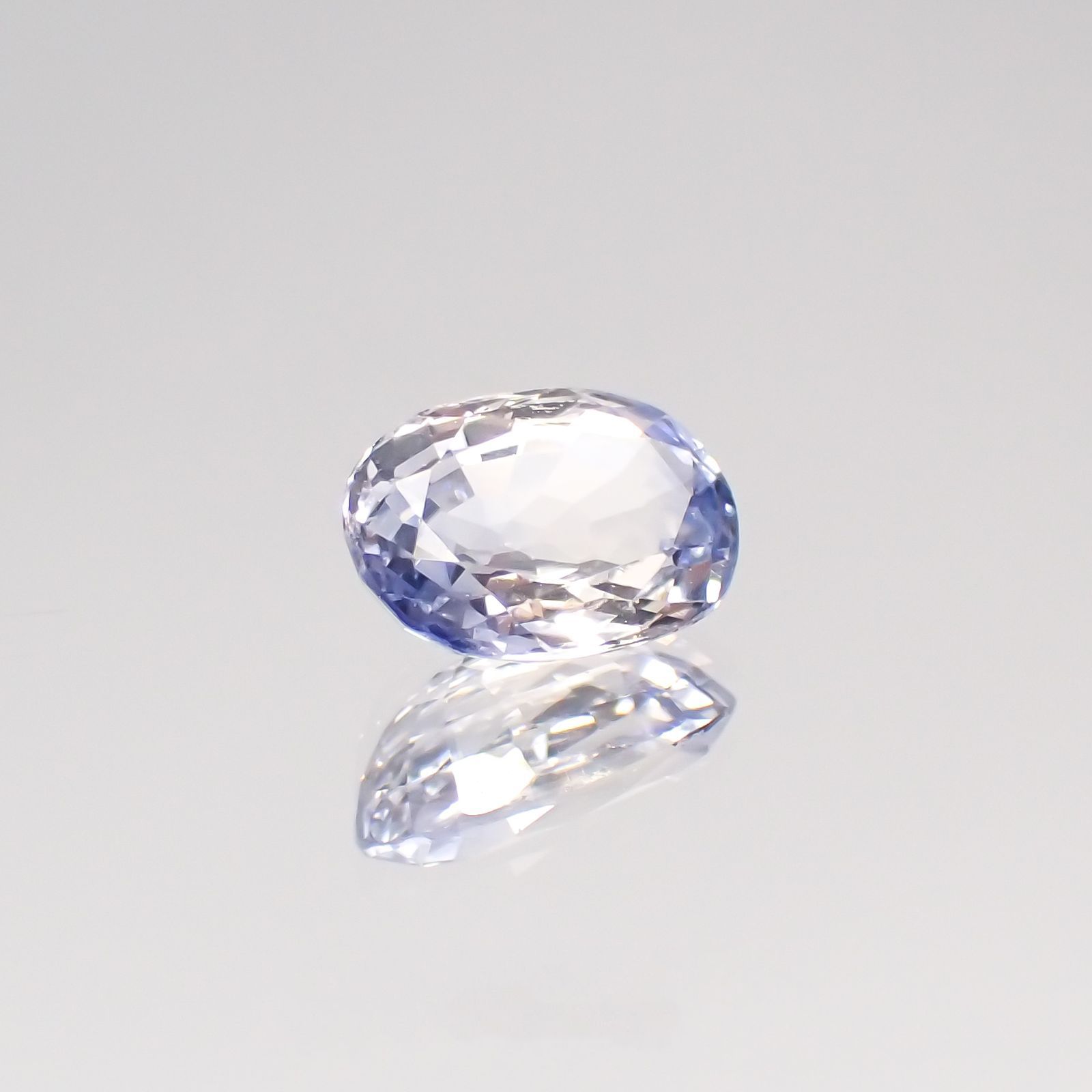 アイスブルーサファイア(宝石名ブルー・サファイア) スリランカ/マダガスカル産 0.68ct 識別済[210611165]6.1×4.1mm前後