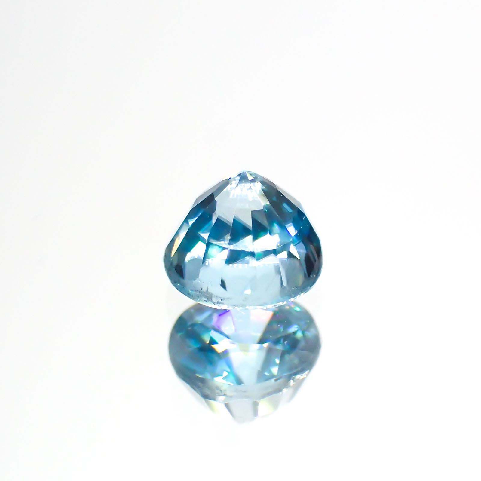 ブルージルコン(宝石名ジルコン)カンボジア産 0.72ct 識別済[220113987]4.5x4.4mm前後