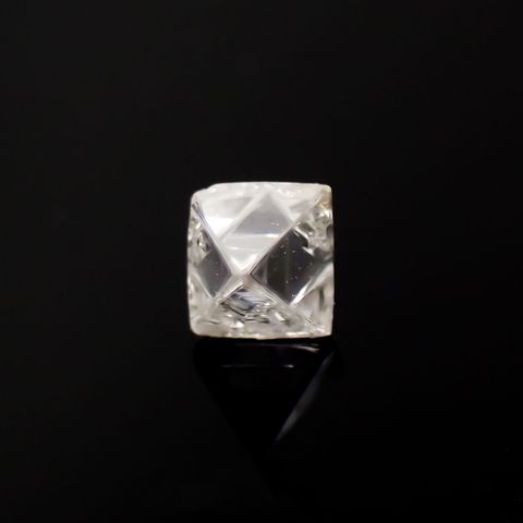 ソーヤブルダイヤモンド 原石(宝石名ダイアモンド)ロシア産 0.069ct ソ付(彩珠)[221219188]2.5x2.6mm前後