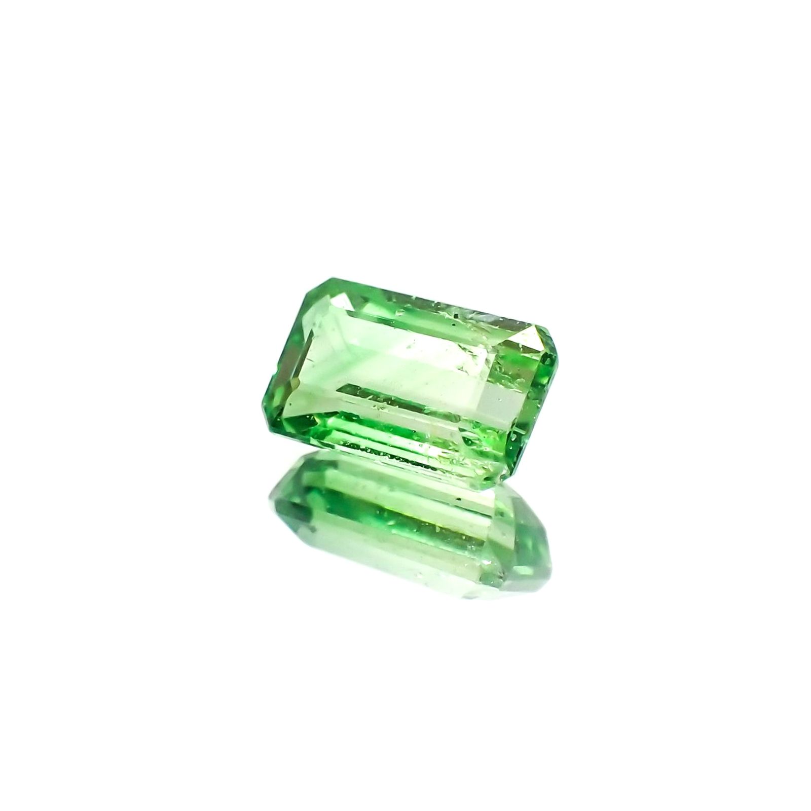 バイカラーツァボライト(宝石名グリーン グロッシュラー・ガーネット)タンザニア産 識別済 1.45ct / 7.7x4.8mm前後 [231124266]