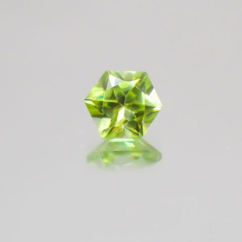 ◇ヘキサゴンカット◇スフェーン(宝石名スフェーン)マダガスカル産 0.56ct 識別済[231224438]4.8x4.8mm前後