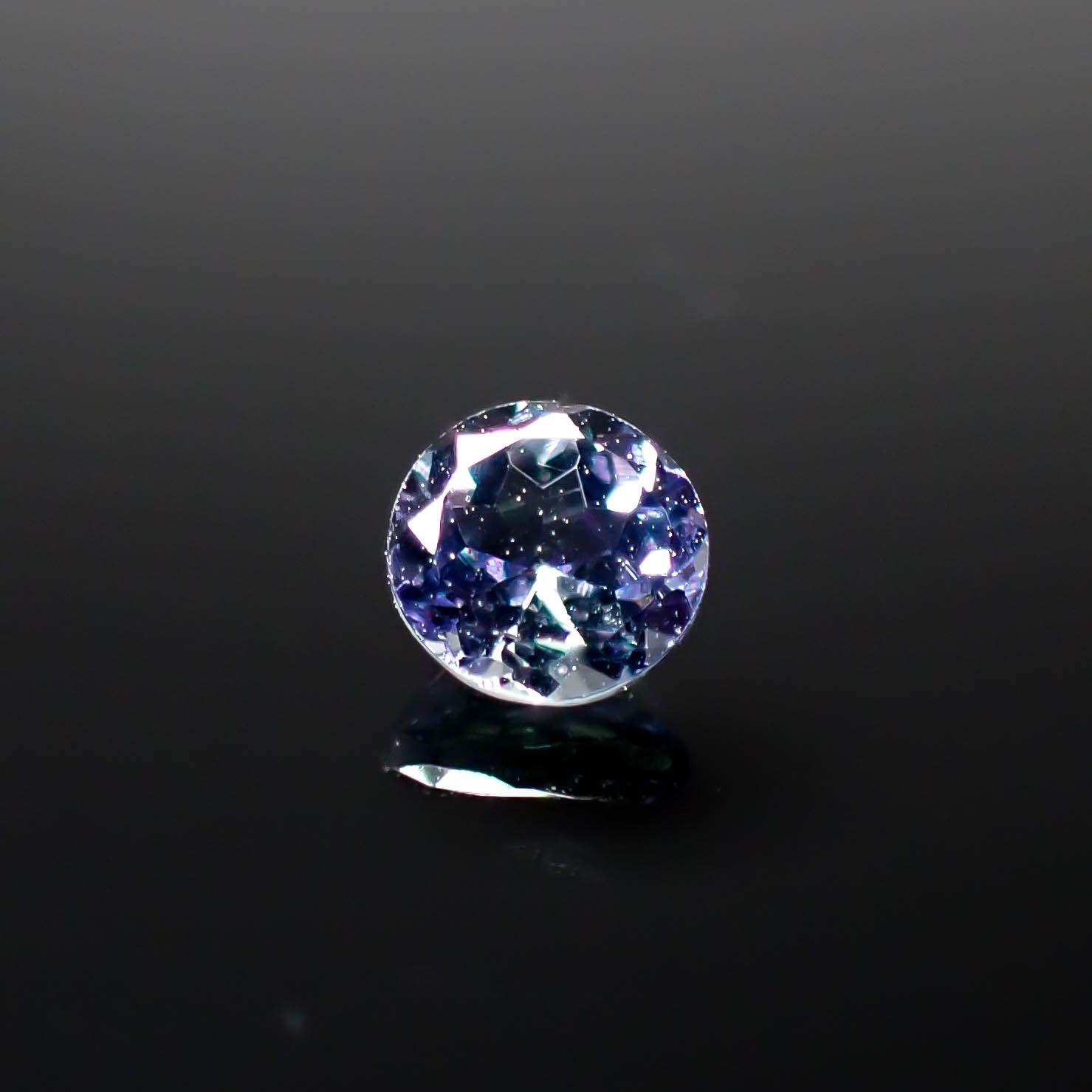 バイカラータンザナイト(宝石名ゾイサイト)タンザニア産 0.42ct 識別済[240828604]4.5x4.5mm前後